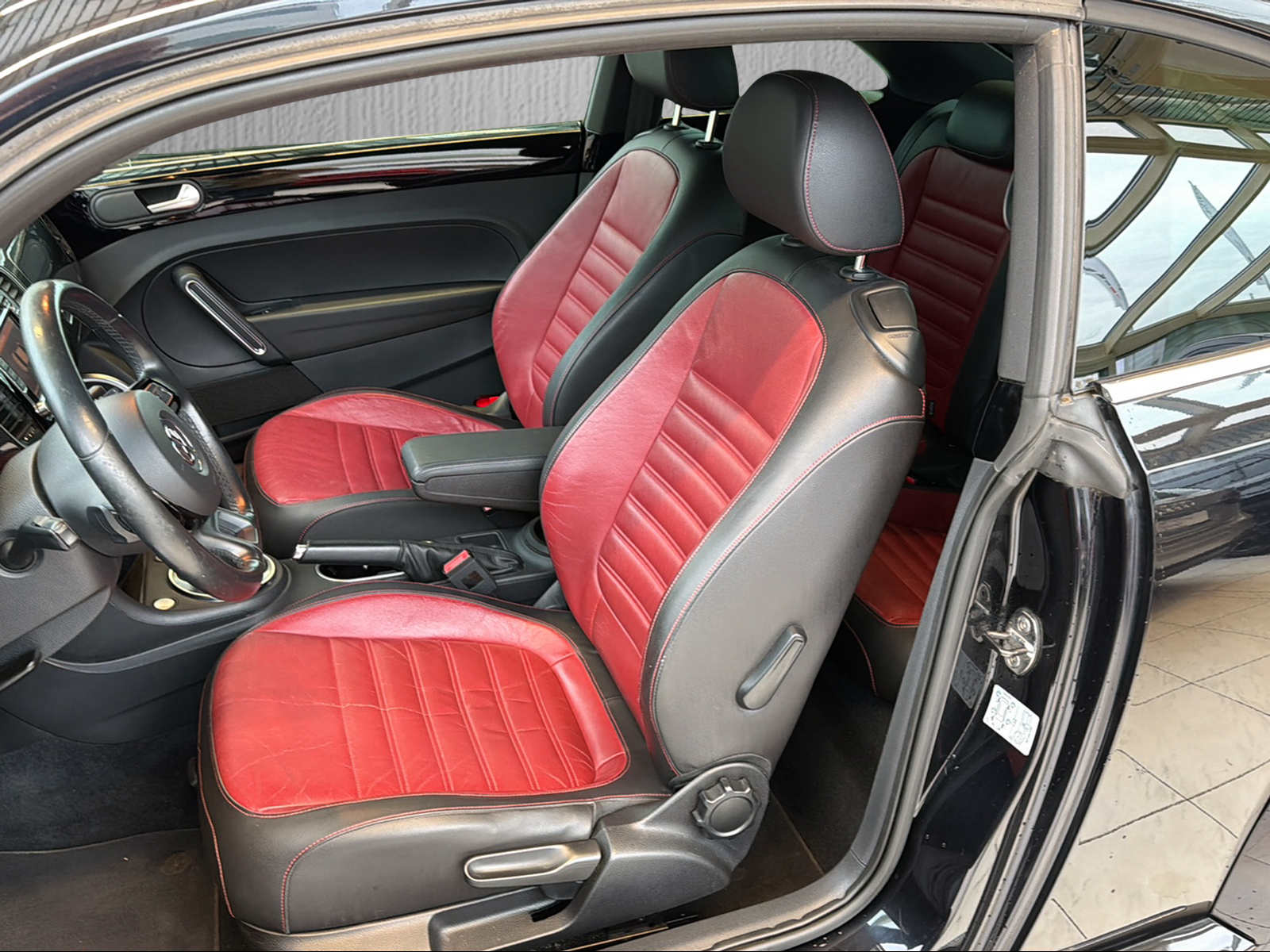 VW Beetle 2.0 TSI Sport DSG-image-7