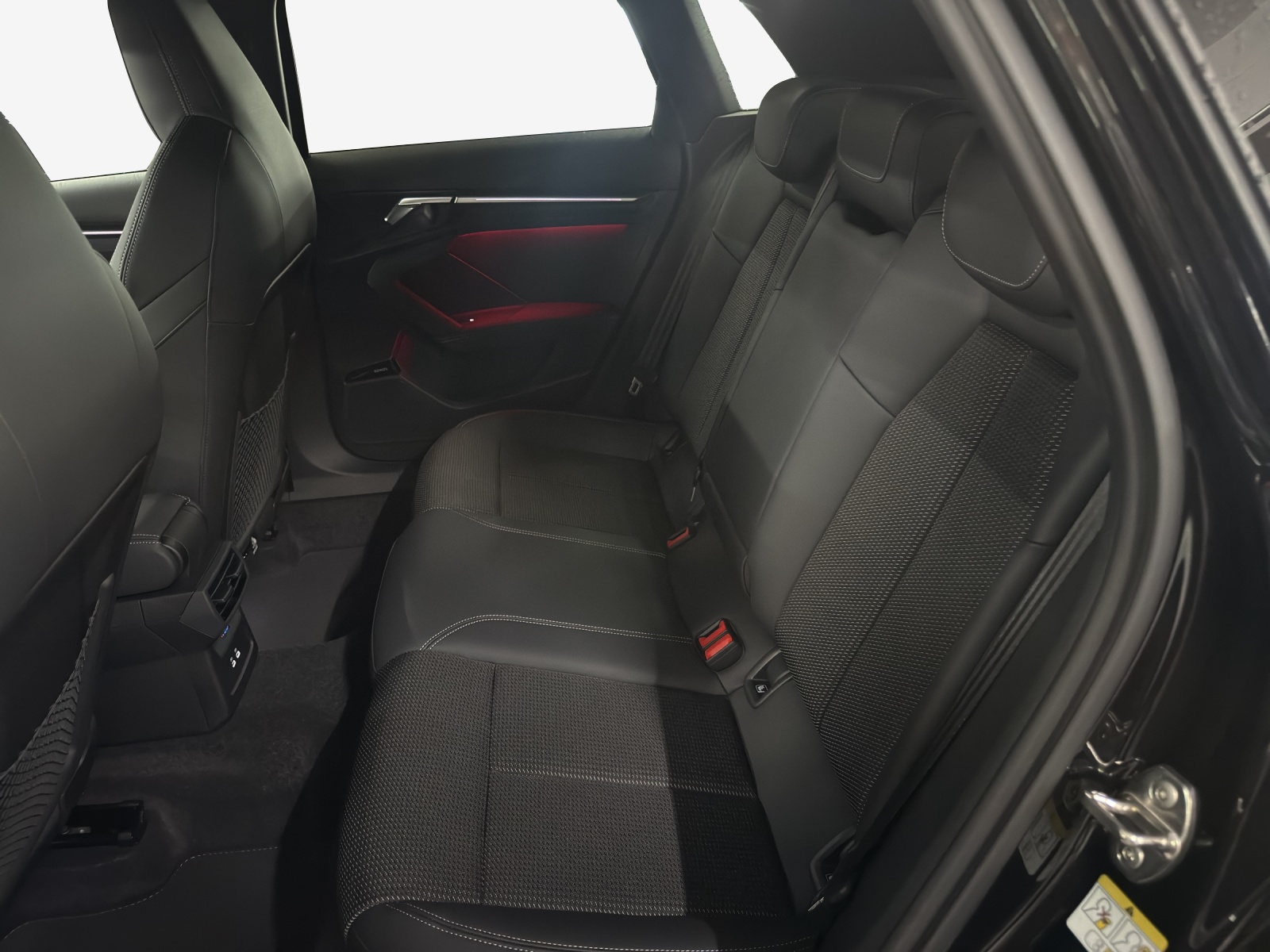 AUDI A3 Sportback TFSI 110 kW S line S tronic-image-11