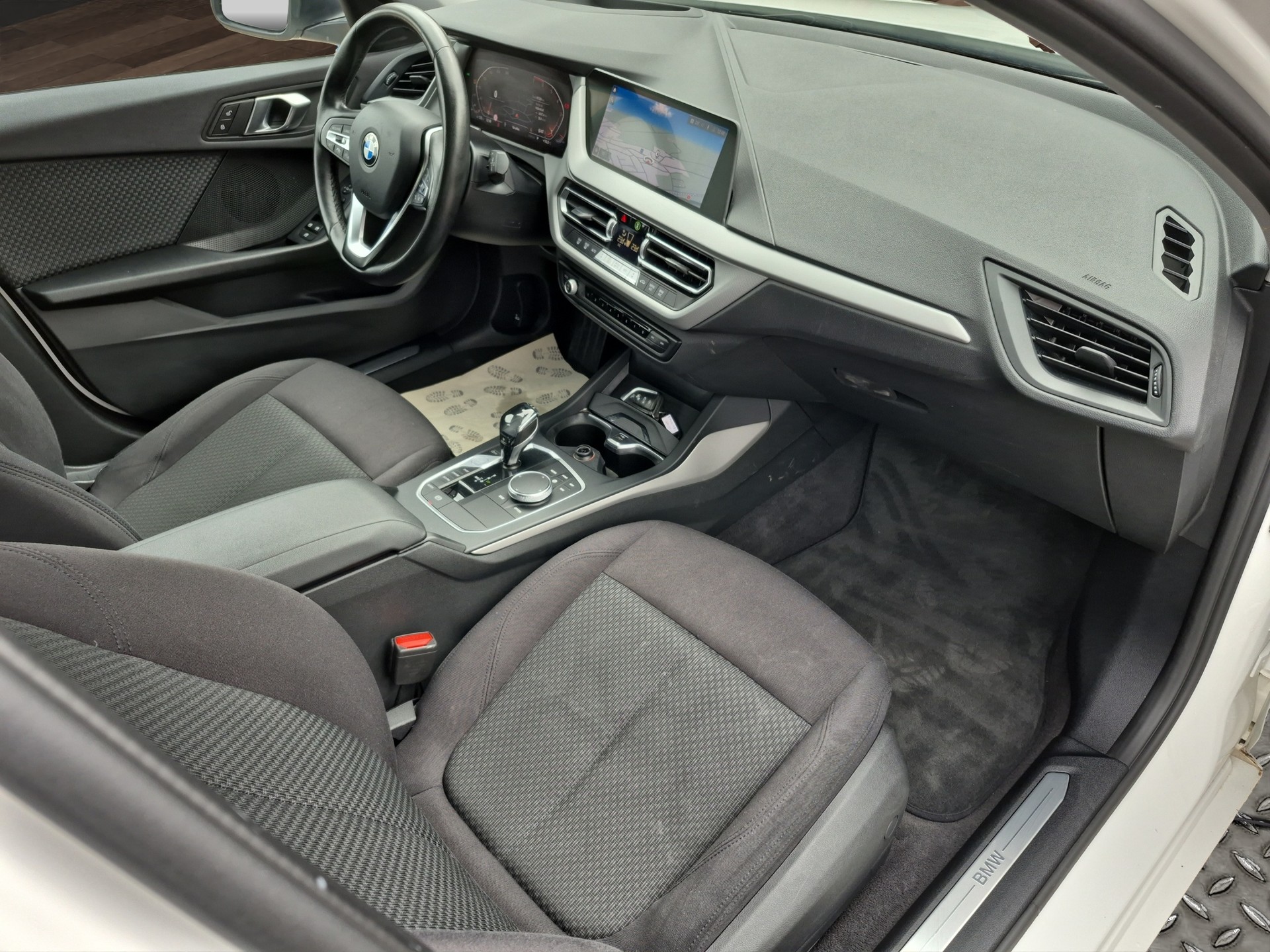 BMW 118i Steptronic-image-14