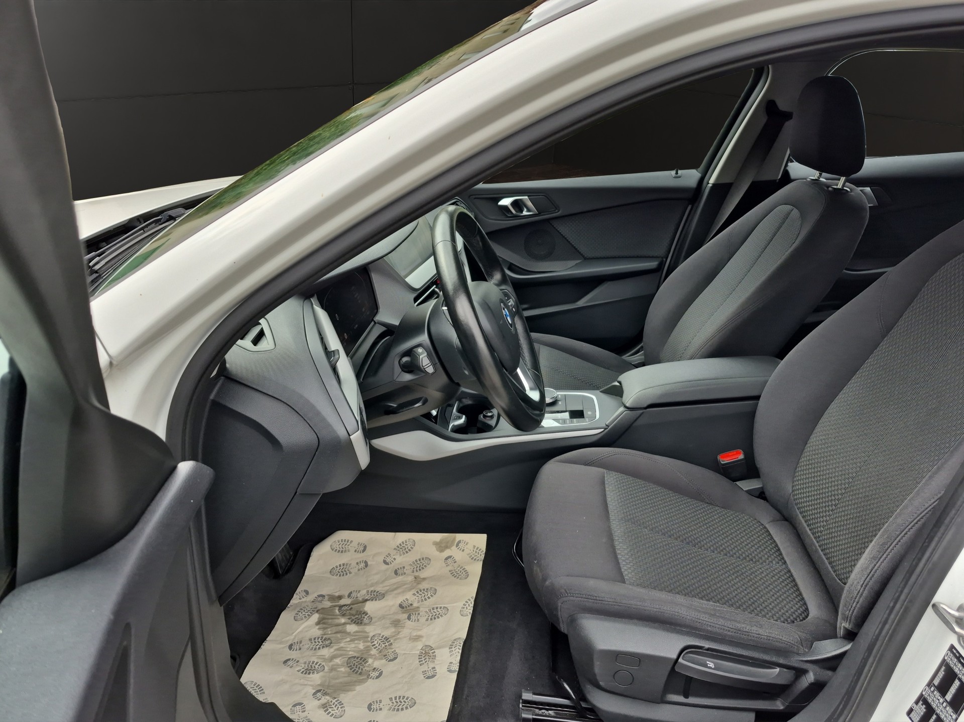 BMW 118i Steptronic-image-12