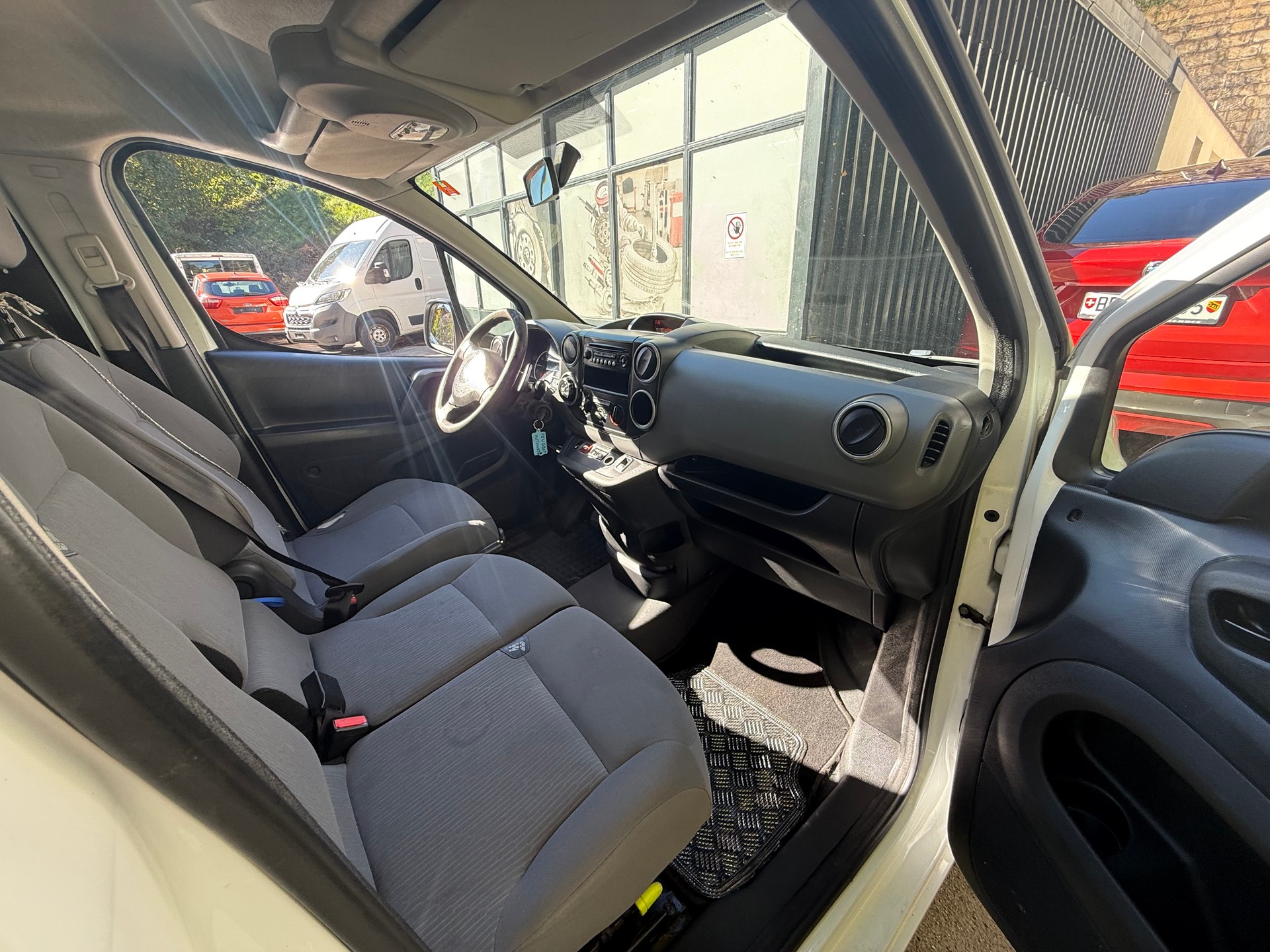 PEUGEOT Partner 1.6e-HDI Active ETG6-image-5