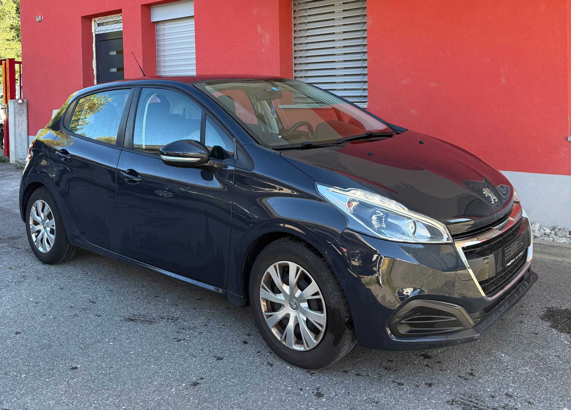 PEUGEOT 208 1.2 PureTech Allure-image-2