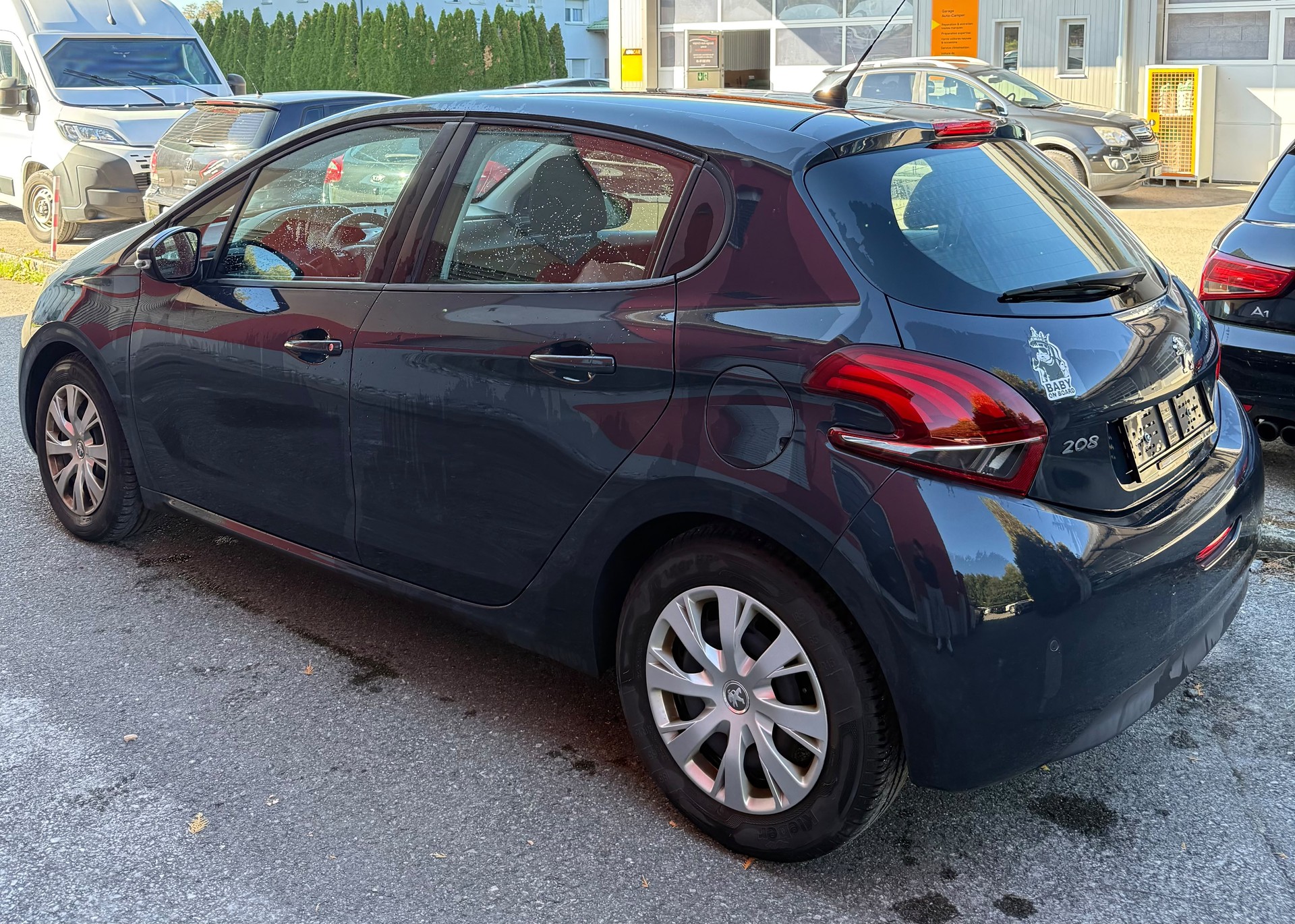 PEUGEOT 208 1.2 PureTech Allure-image-7