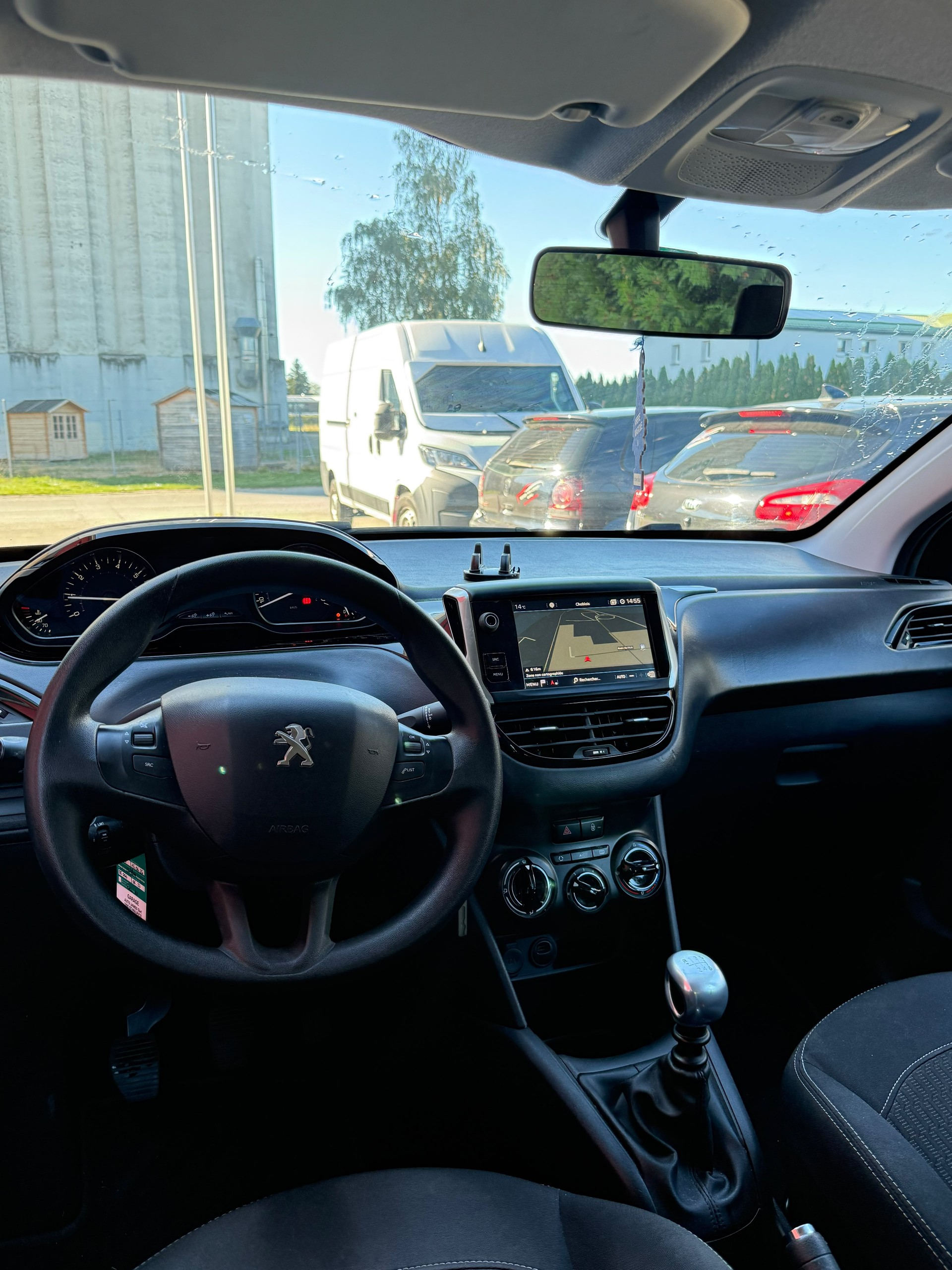PEUGEOT 208 1.2 PureTech Allure-image-3