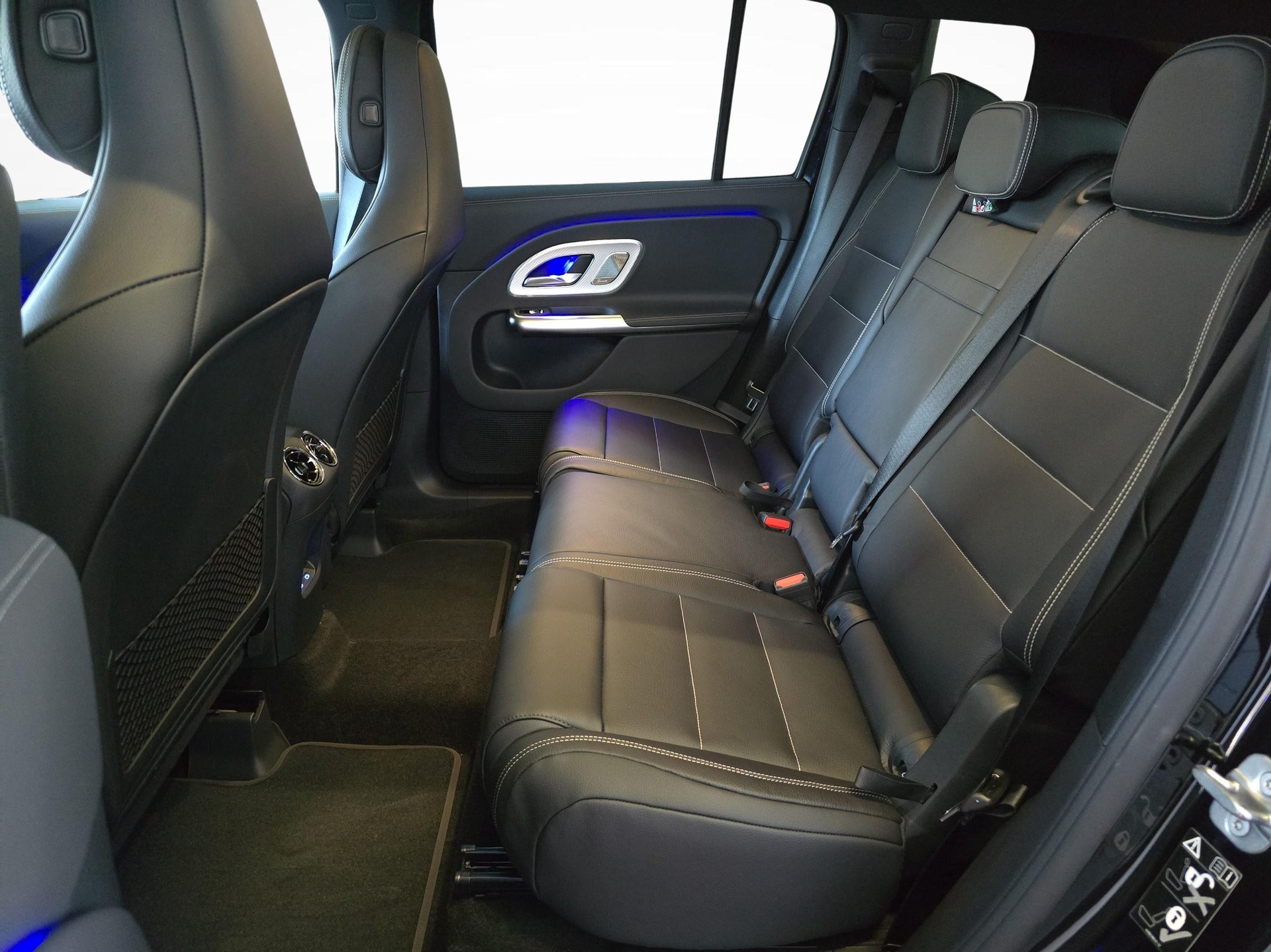 MERCEDES-BENZ GLB 200 4MATIC-image-12