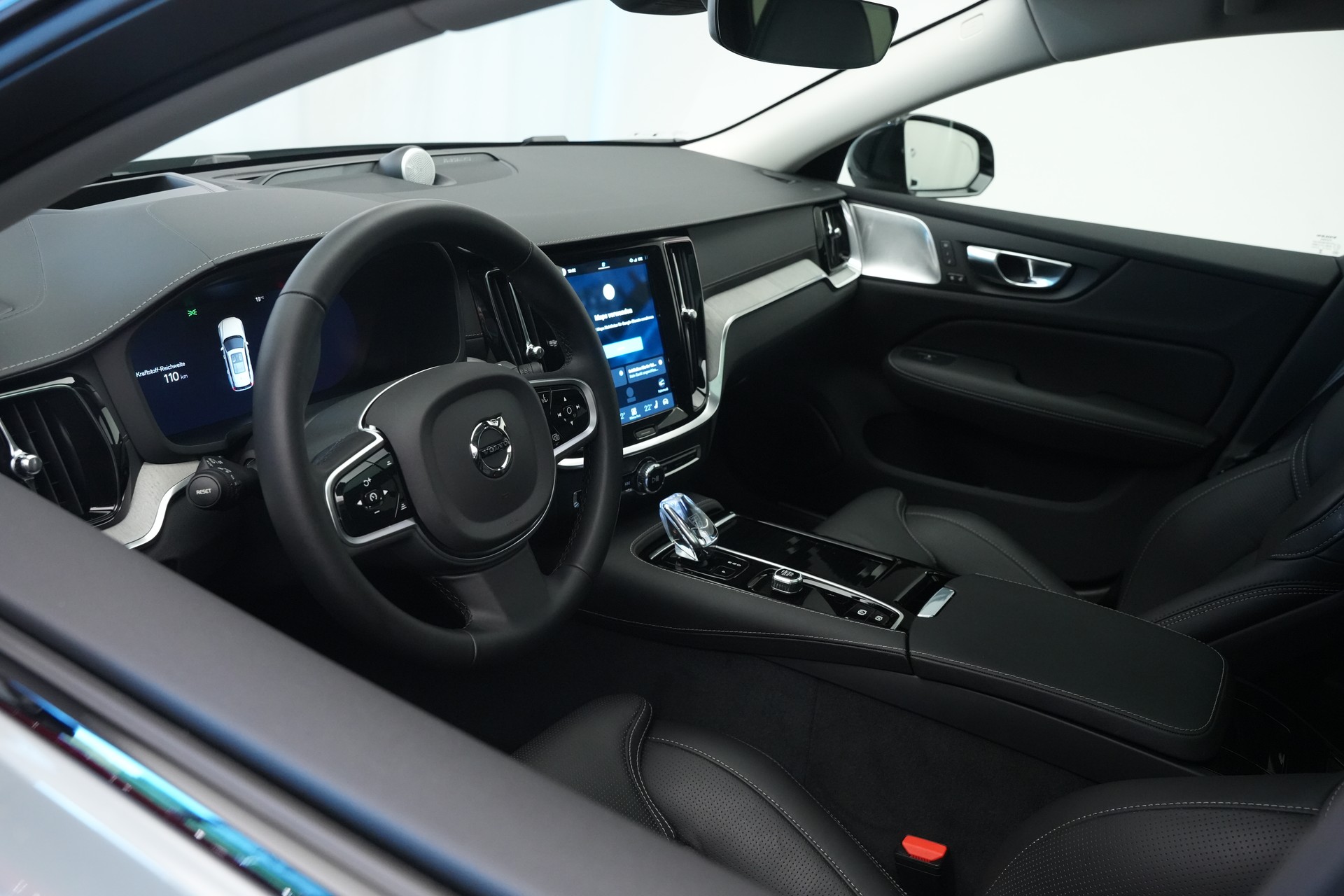 VOLVO V60 T8 eAWD Plug in Hybrid Ultra Dark Geartronic-image-26