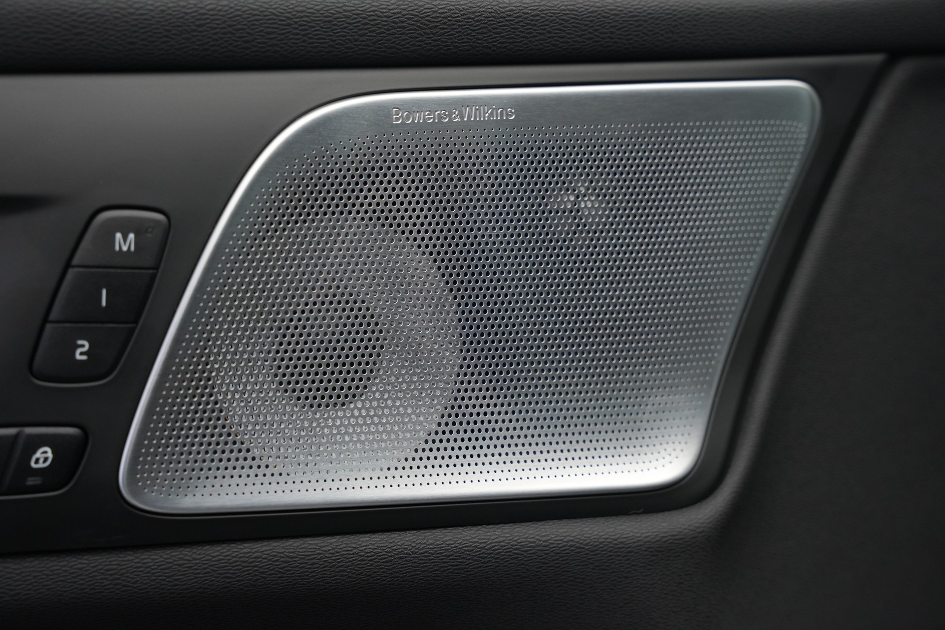 VOLVO V60 T8 eAWD Plug in Hybrid Ultra Dark Geartronic-image-24