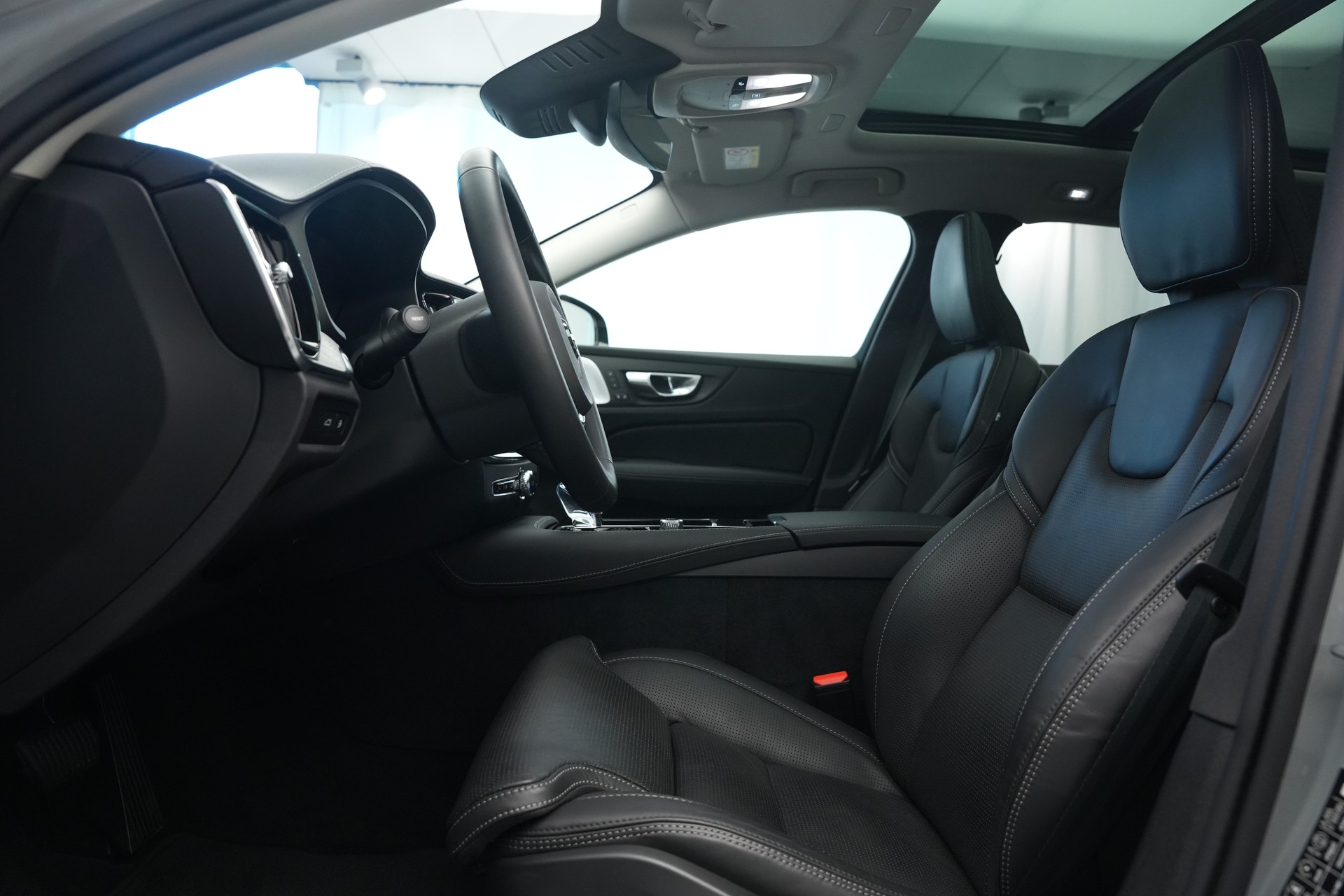 VOLVO V60 T8 eAWD Plug in Hybrid Ultra Dark Geartronic-image-12