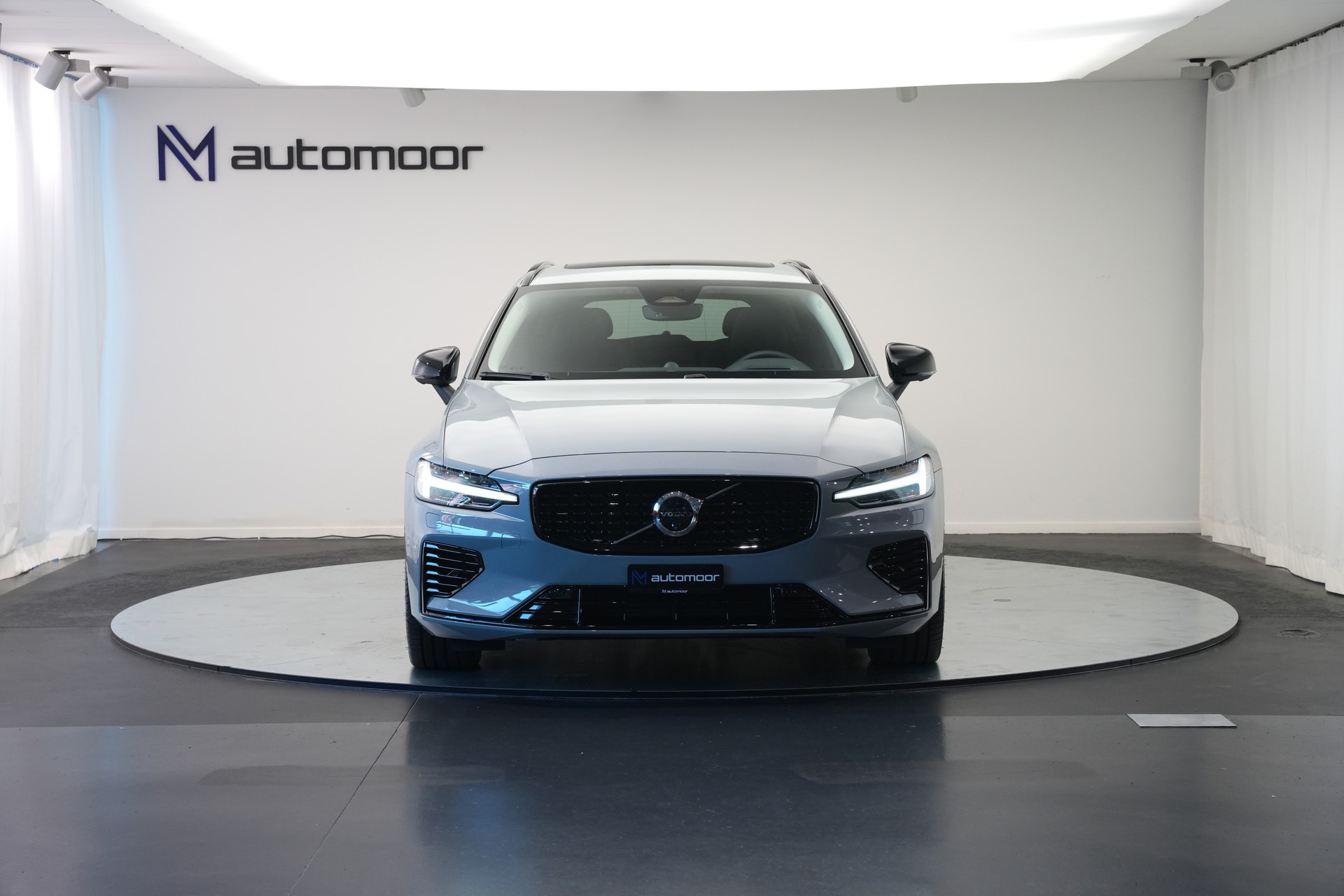 VOLVO V60 T8 eAWD Plug in Hybrid Ultra Dark Geartronic-image-1
