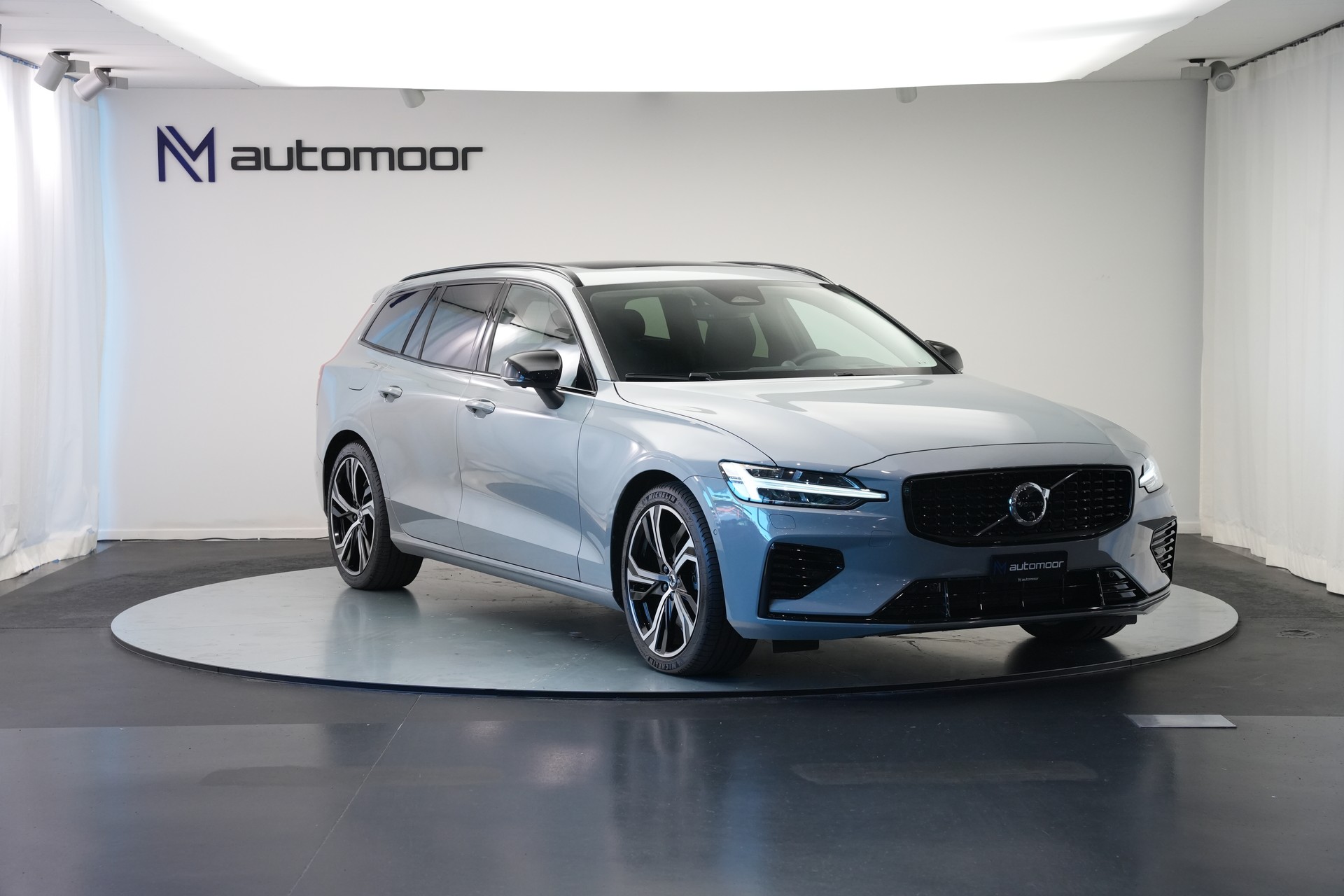 VOLVO V60 T8 eAWD Plug in Hybrid Ultra Dark Geartronic-image-2