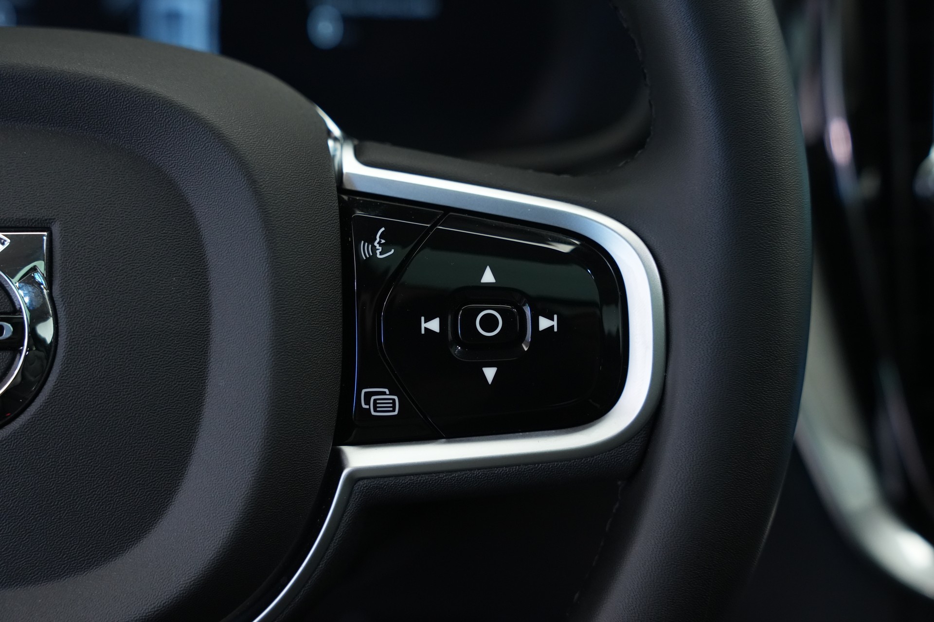 VOLVO V60 T8 eAWD Plug in Hybrid Ultra Dark Geartronic-image-19