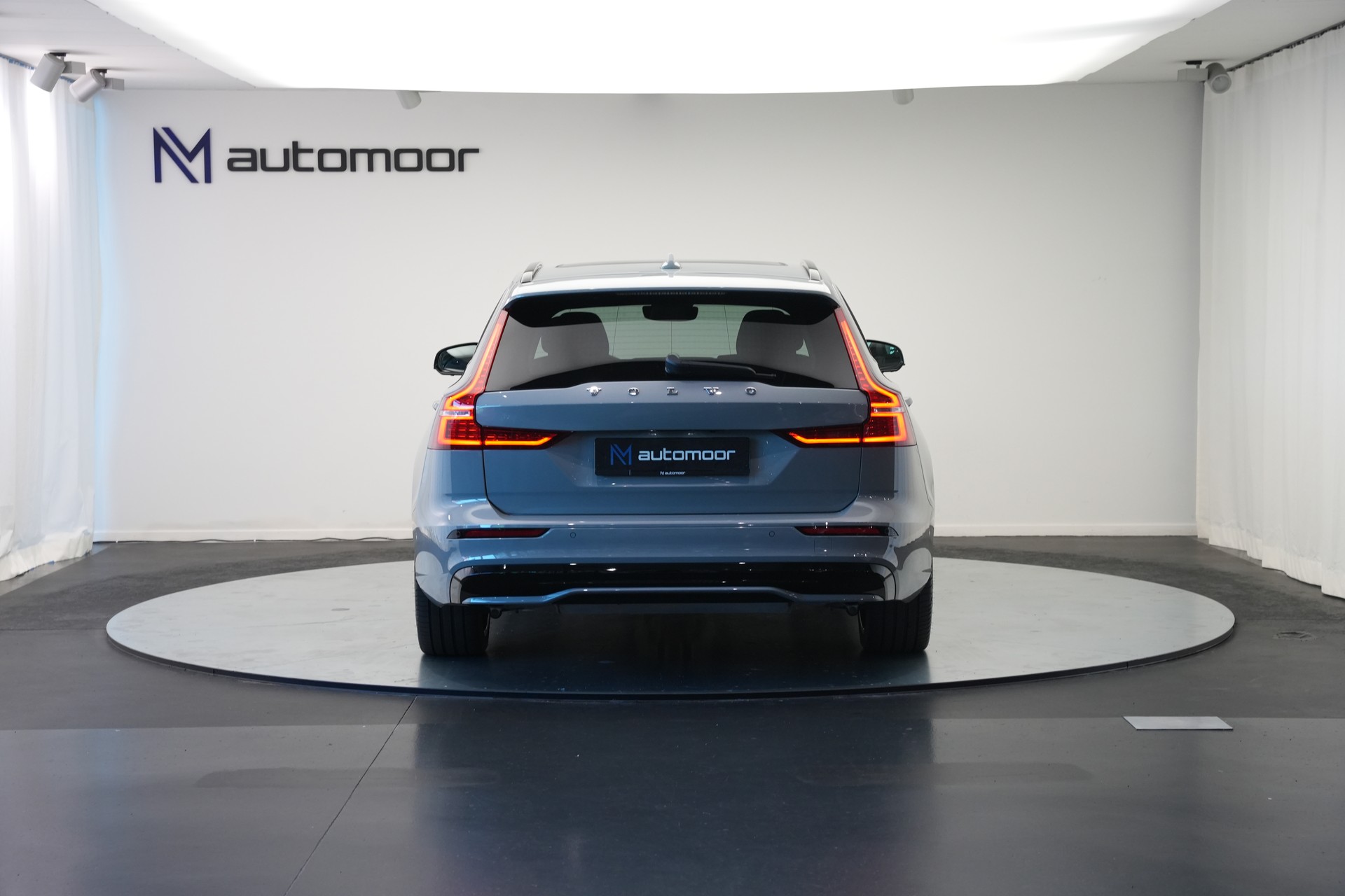 VOLVO V60 T8 eAWD Plug in Hybrid Ultra Dark Geartronic-image-5
