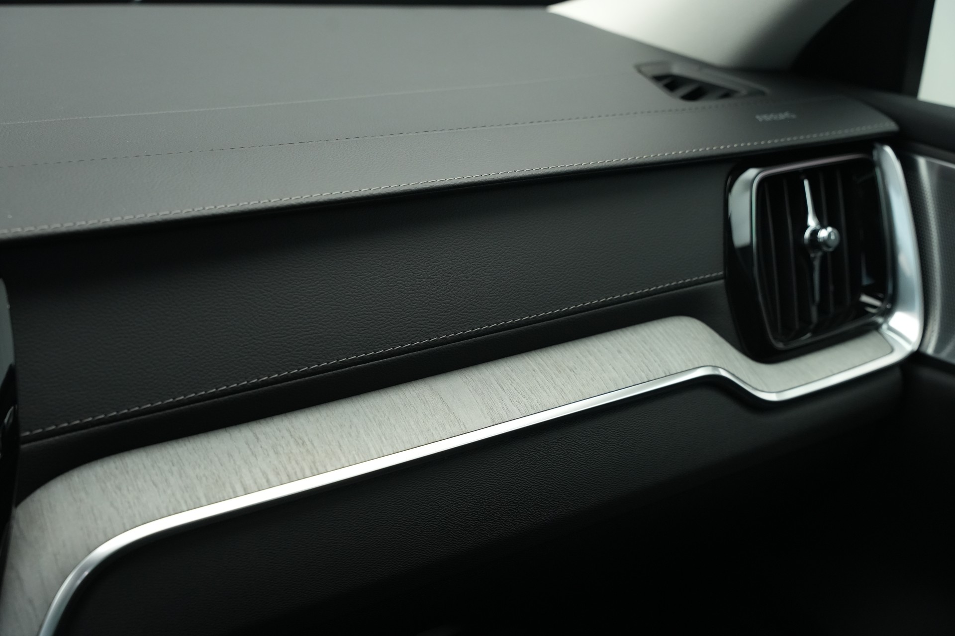 VOLVO V60 T8 eAWD Plug in Hybrid Ultra Dark Geartronic-image-21