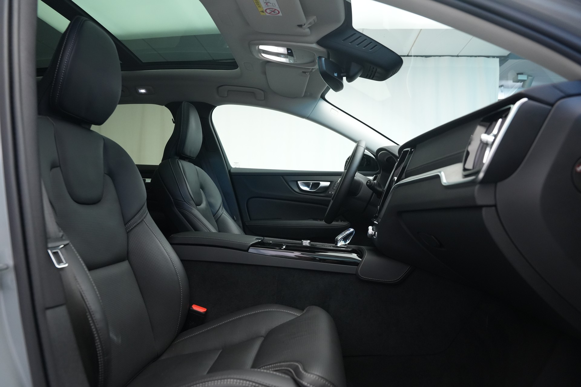 VOLVO V60 T8 eAWD Plug in Hybrid Ultra Dark Geartronic-image-14