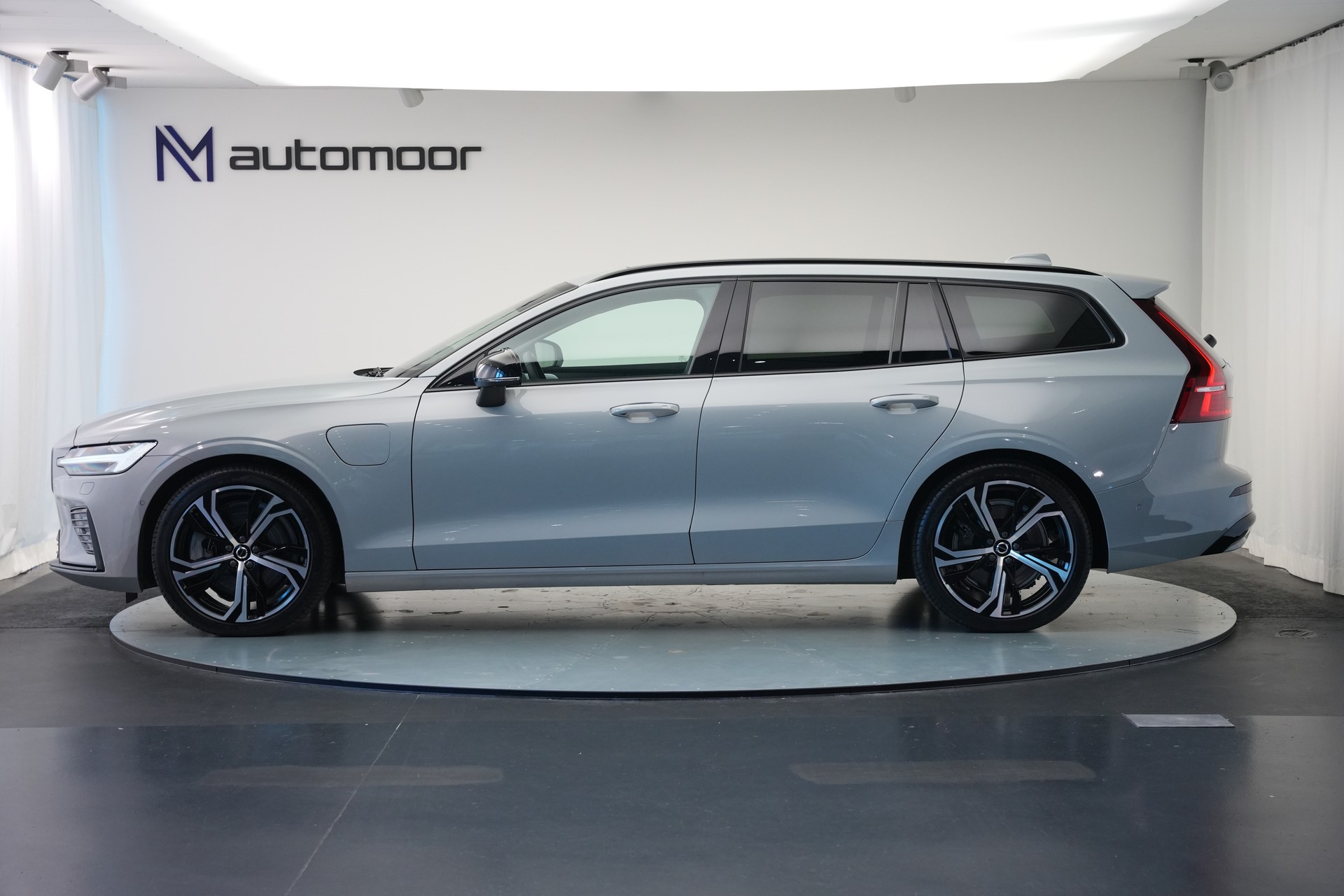 VOLVO V60 T8 eAWD Plug in Hybrid Ultra Dark Geartronic-image-7