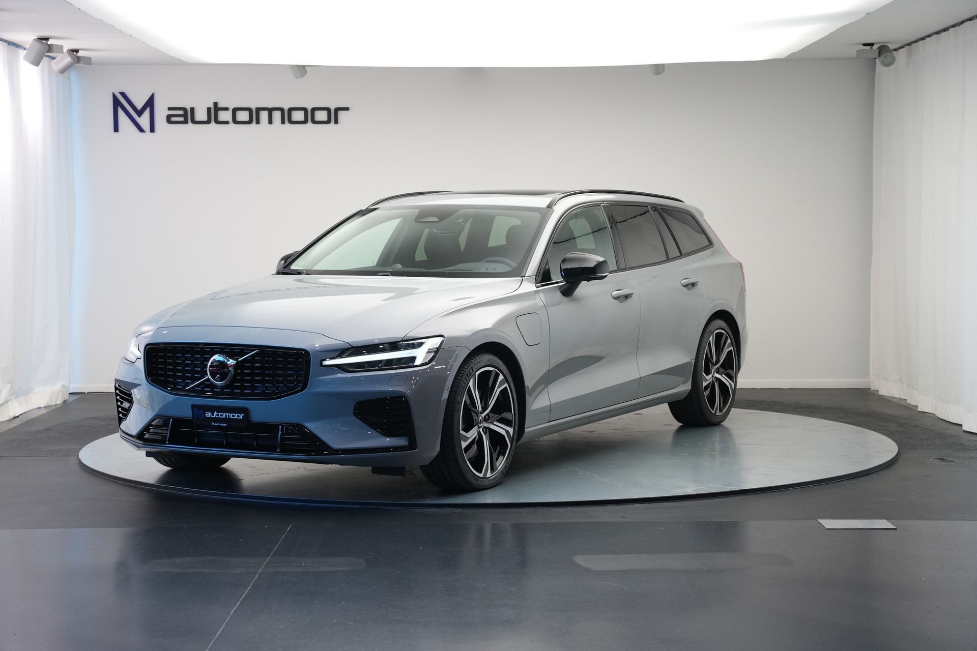 VOLVO V60 T8 eAWD Plug in Hybrid Ultra Dark Geartronic-image-0
