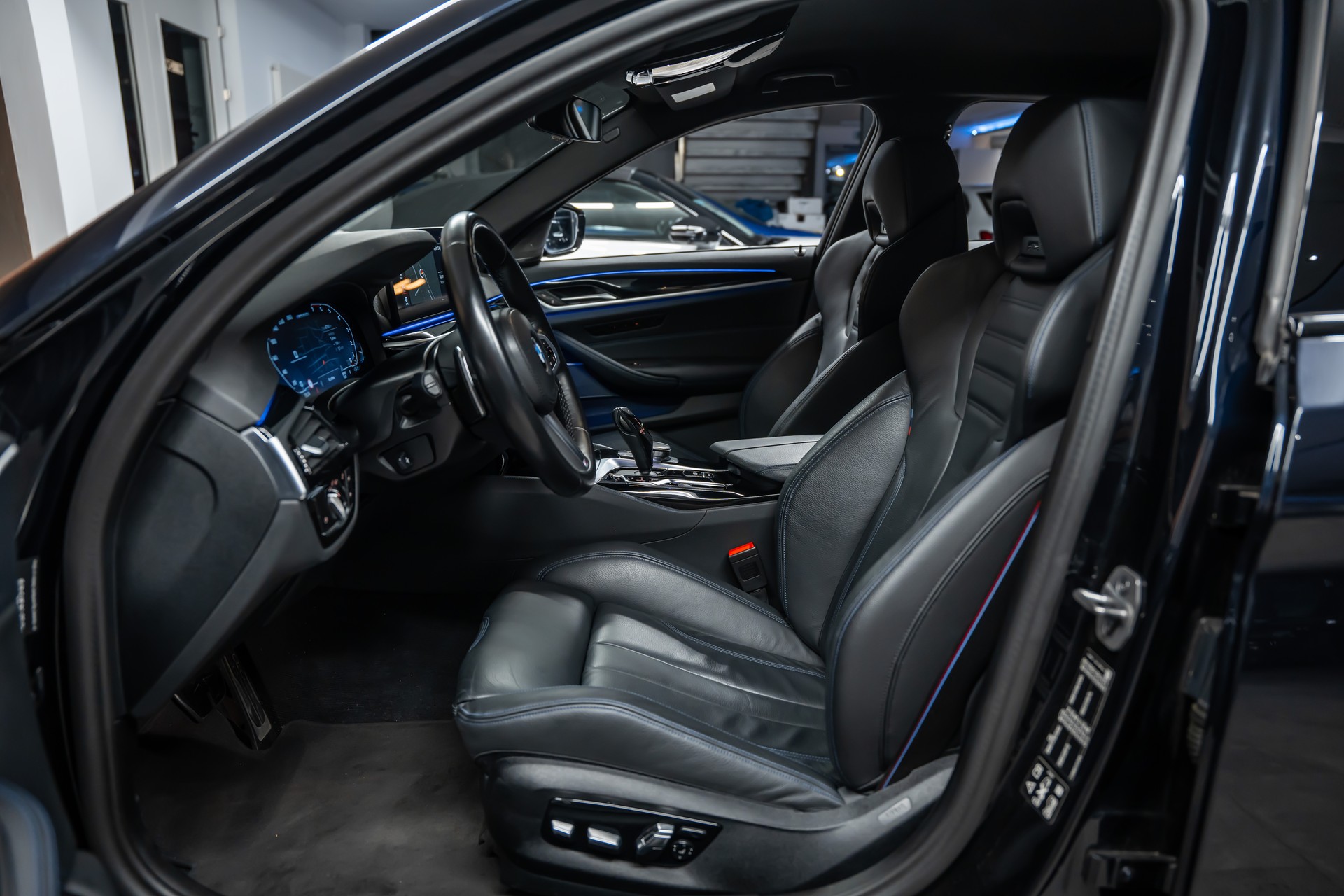 BMW M550i xDrive M Sport Pro Steptronic *Laser*M-Performance Sitze*Head-Up*360°*-image-11