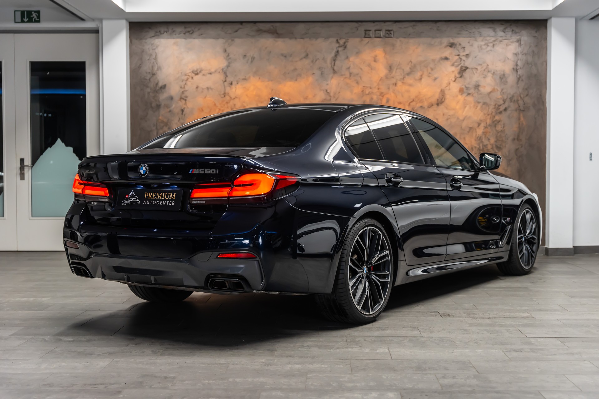 BMW M550i xDrive M Sport Pro Steptronic *Laser*M-Performance Sitze*Head-Up*360°*-image-5