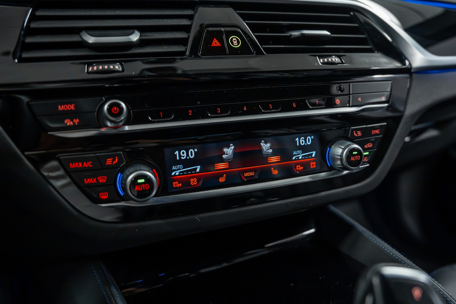 BMW M550i xDrive M Sport Pro Steptronic *Laser*M-Performance Sitze*Head-Up*360°*-image-25