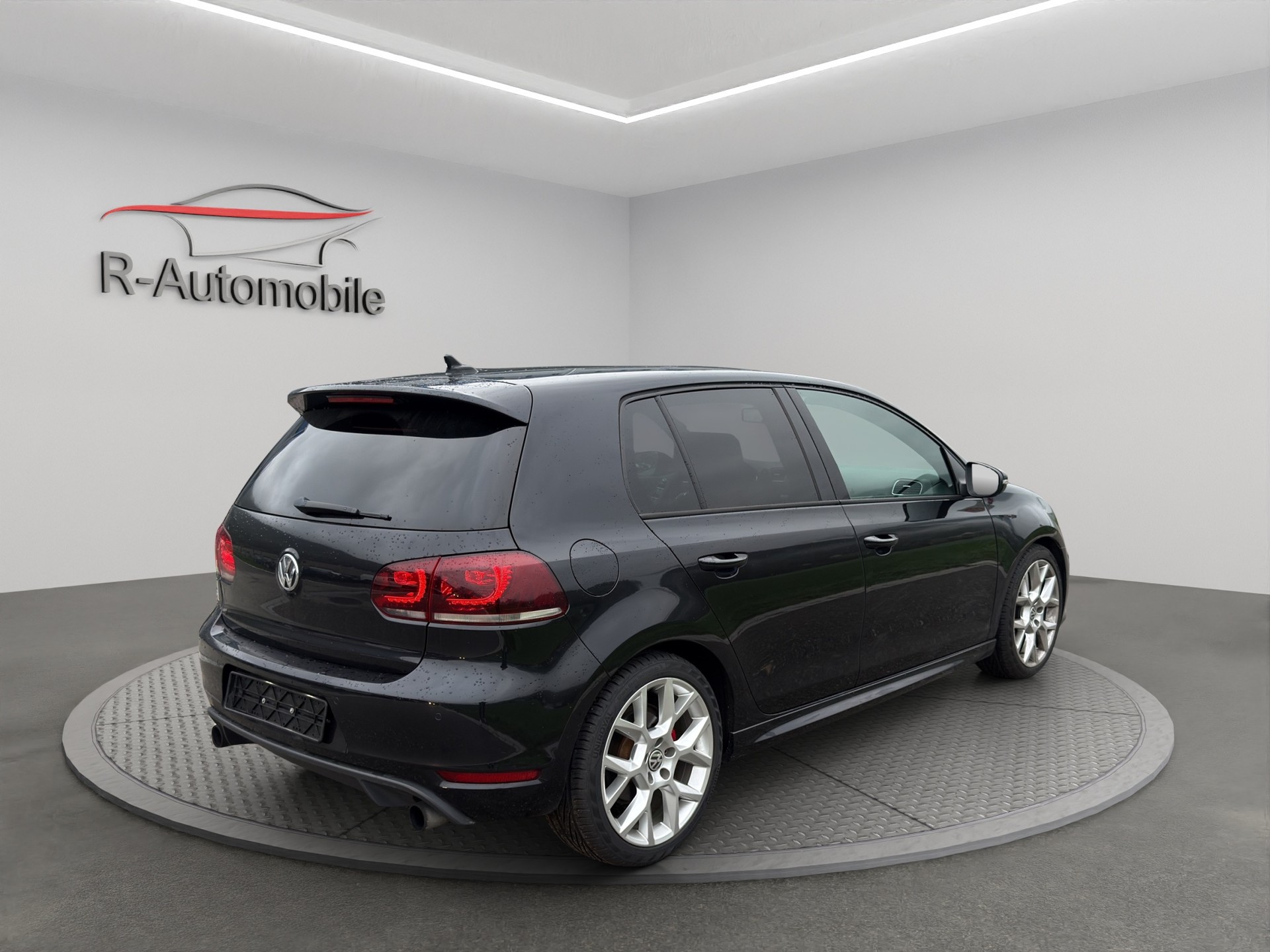 VW Golf 2.0 TSI GTI Edition 35 DSG-image-4
