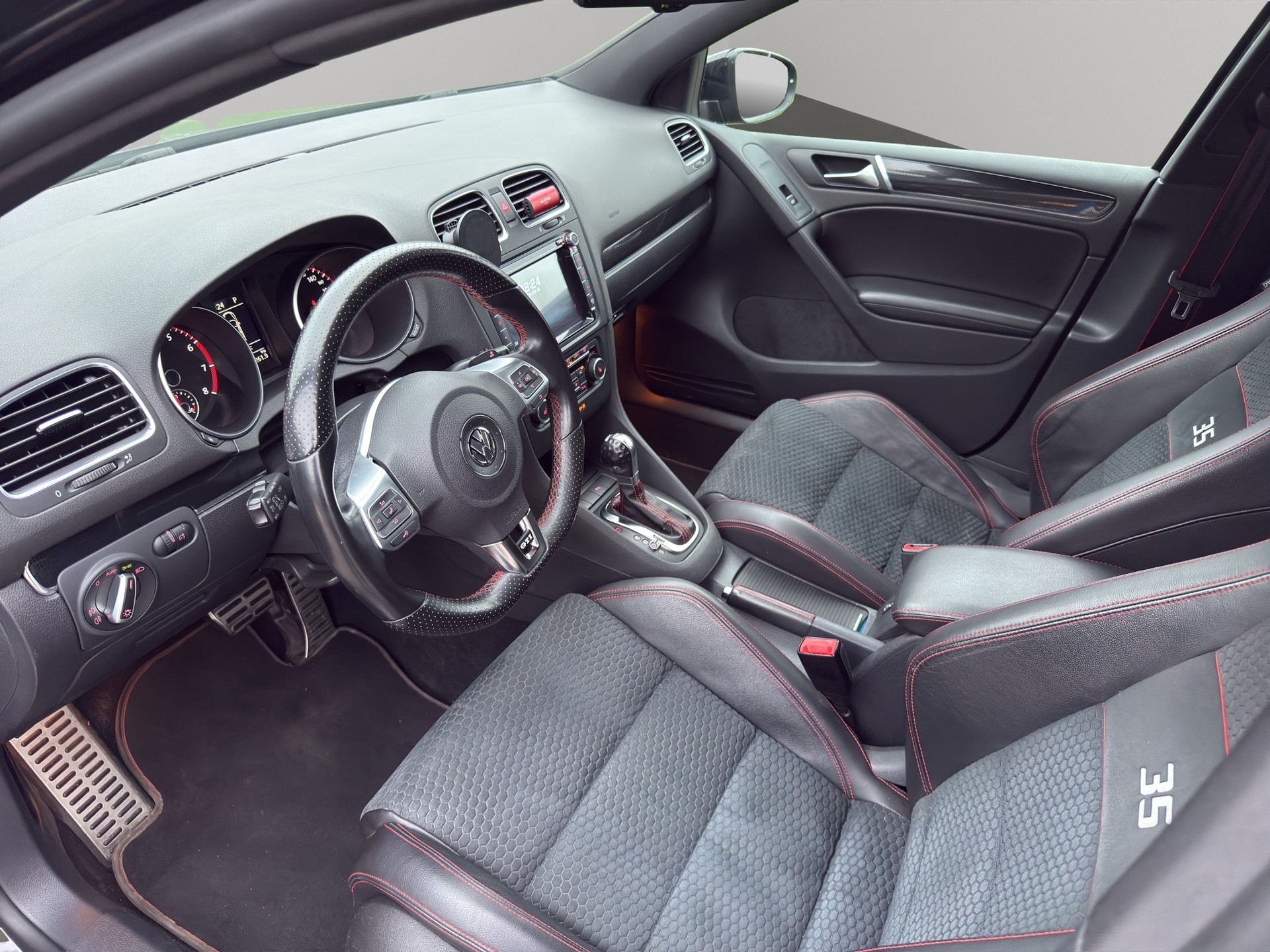 VW Golf 2.0 TSI GTI Edition 35 DSG-image-9