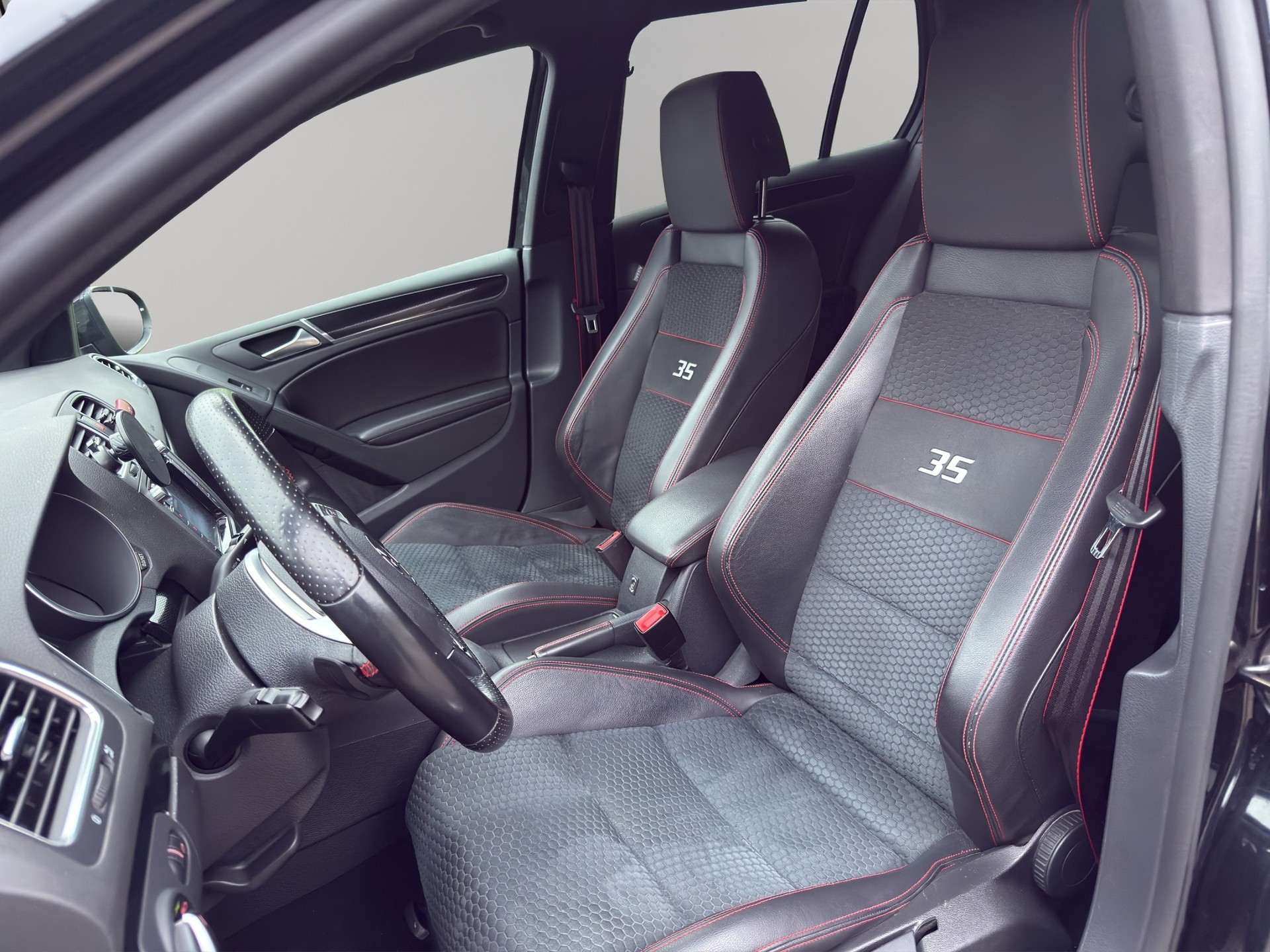 VW Golf 2.0 TSI GTI Edition 35 DSG-image-8