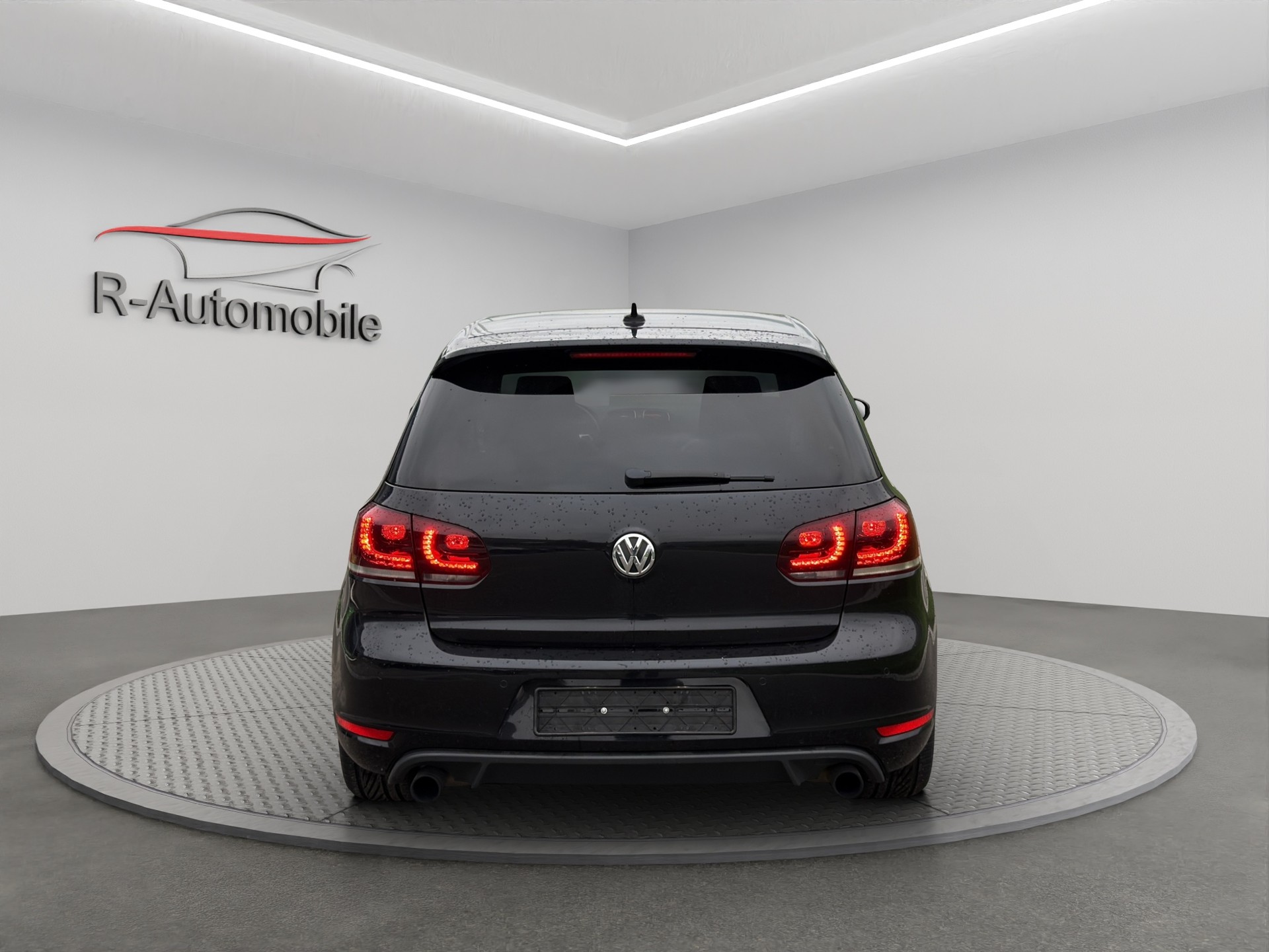 VW Golf 2.0 TSI GTI Edition 35 DSG-image-3