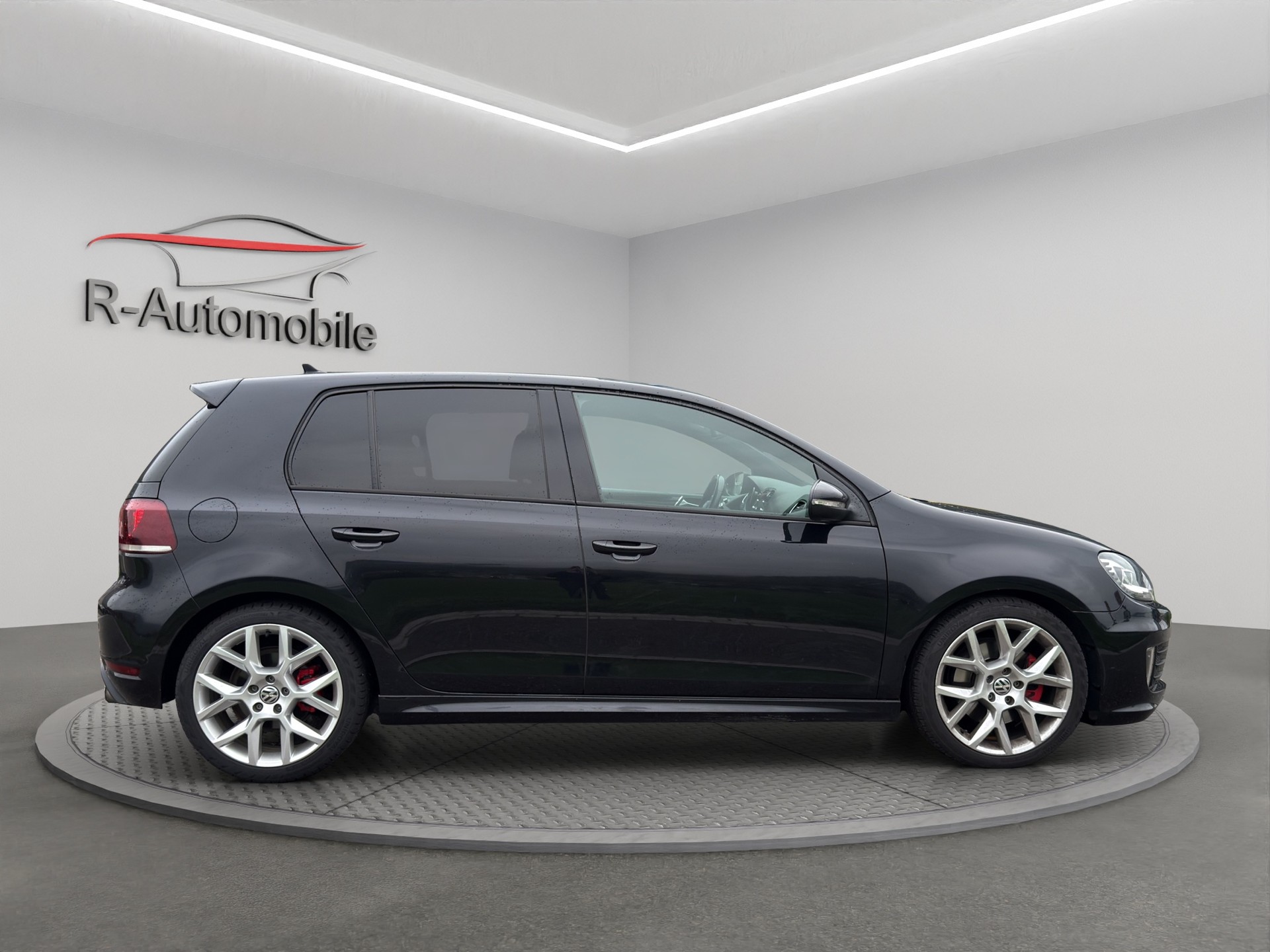 VW Golf 2.0 TSI GTI Edition 35 DSG-image-5