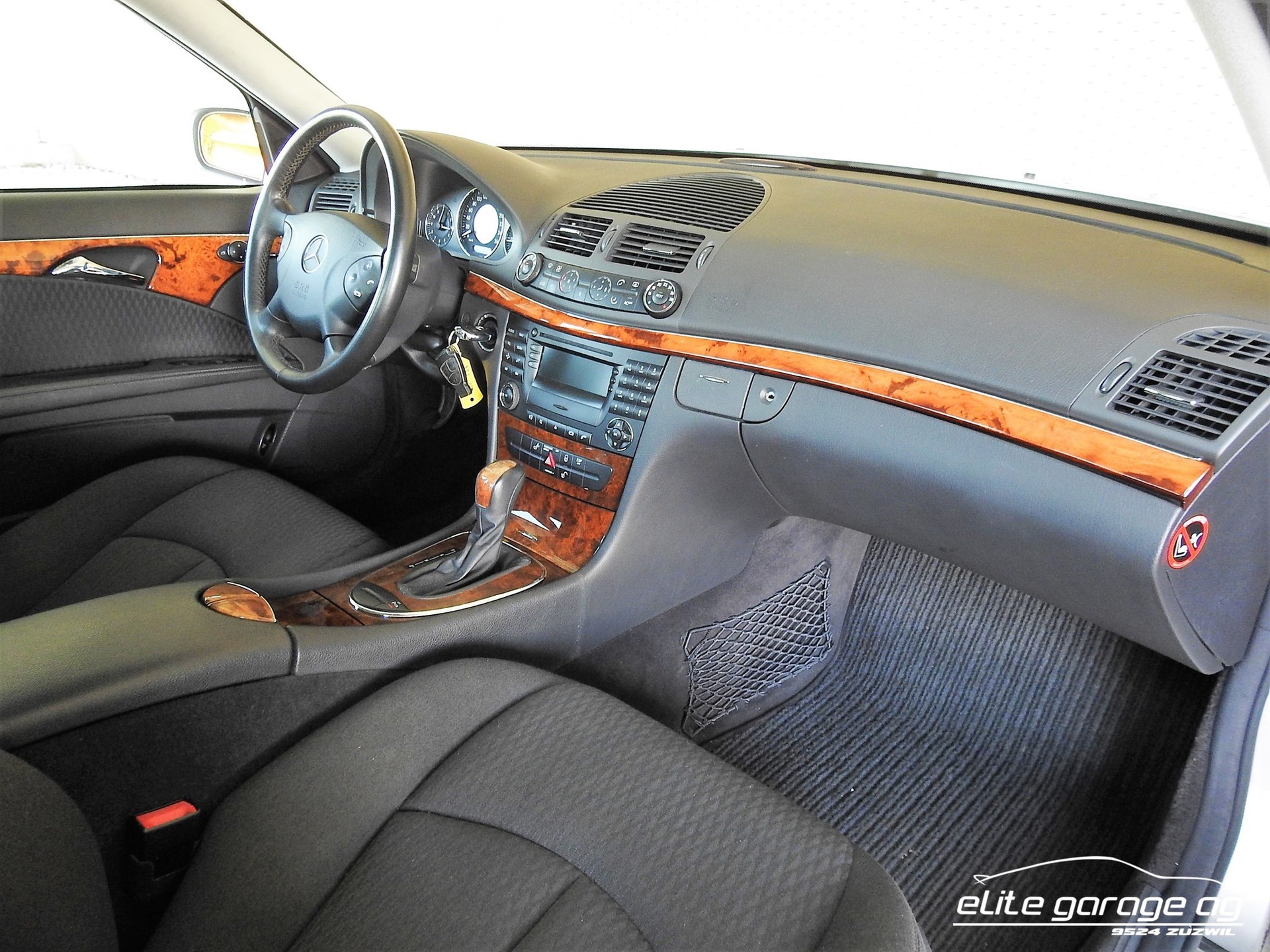 MERCEDES-BENZ E 240 Elégance-image-8