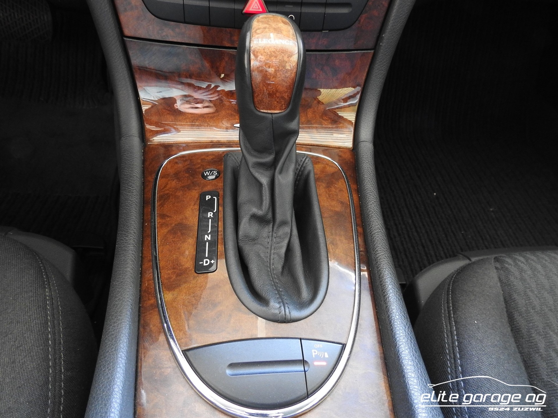 MERCEDES-BENZ E 240 Elégance-image-11