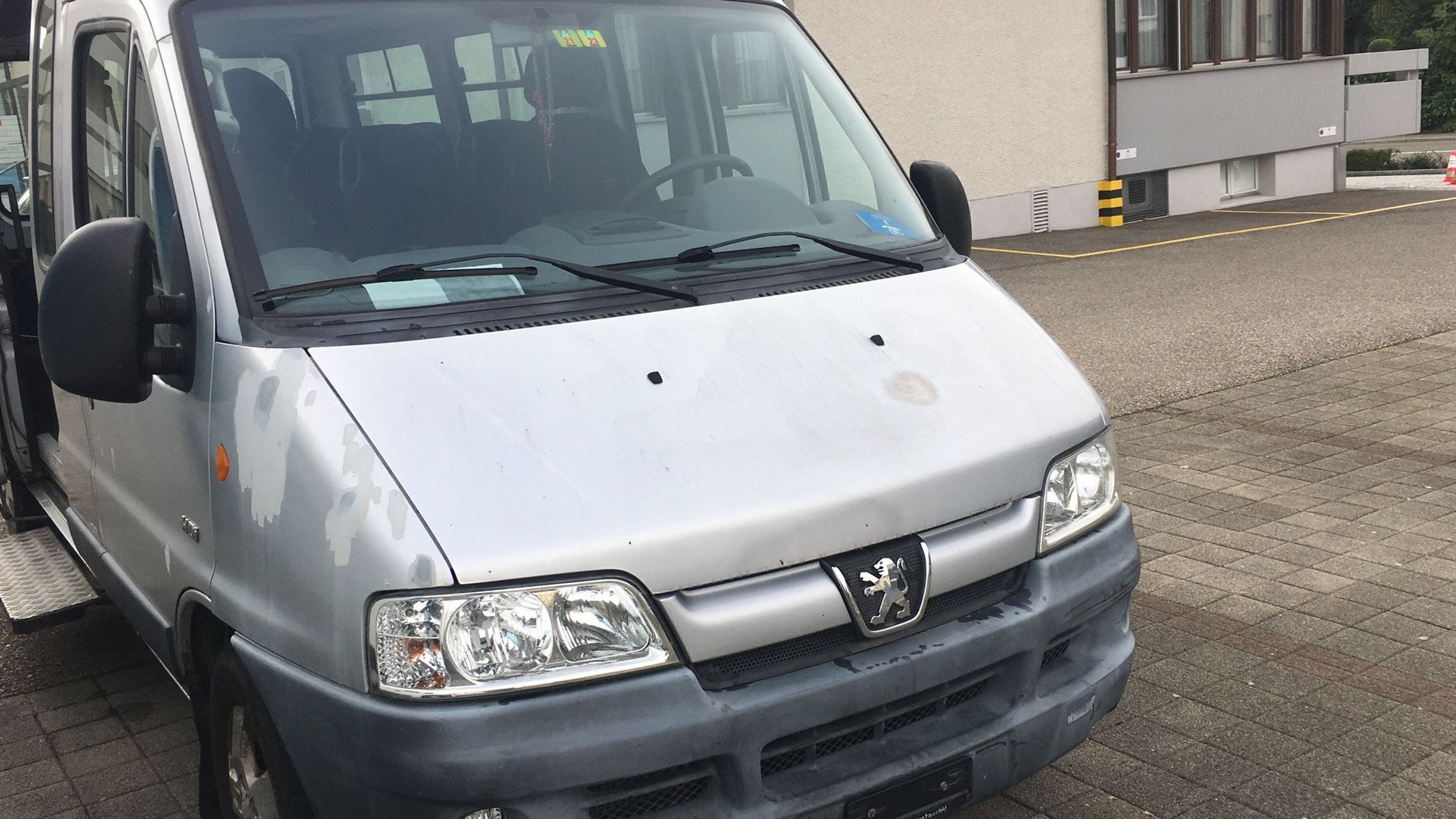 PEUGEOT Boxer 2.8 HDI 350LH Minib.12 Pl. S.P.-image-1