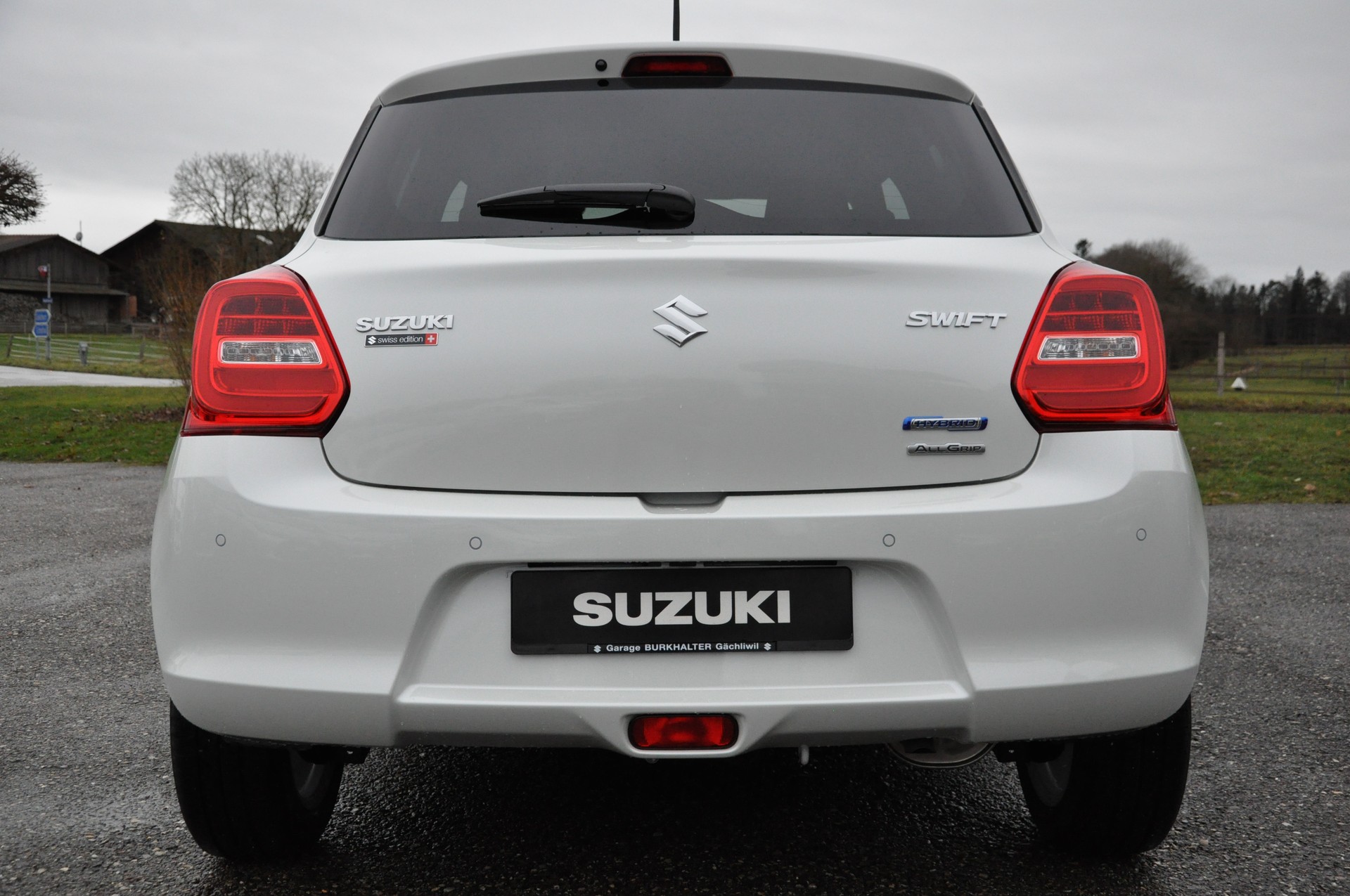 SUZUKI Swift 1.2 Compact + 4x4 Hybrid-image-4