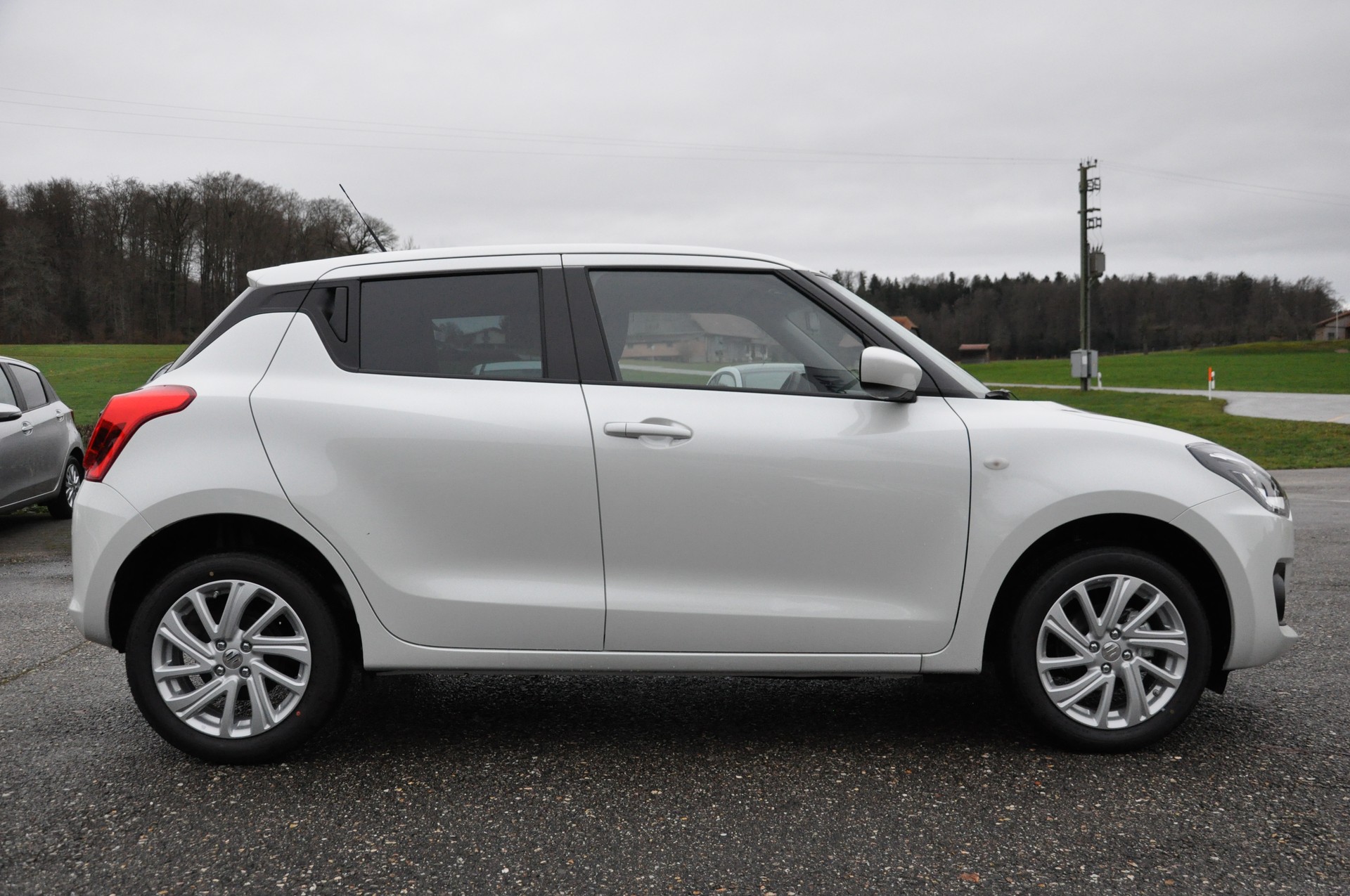 SUZUKI Swift 1.2 Compact + 4x4 Hybrid-image-6