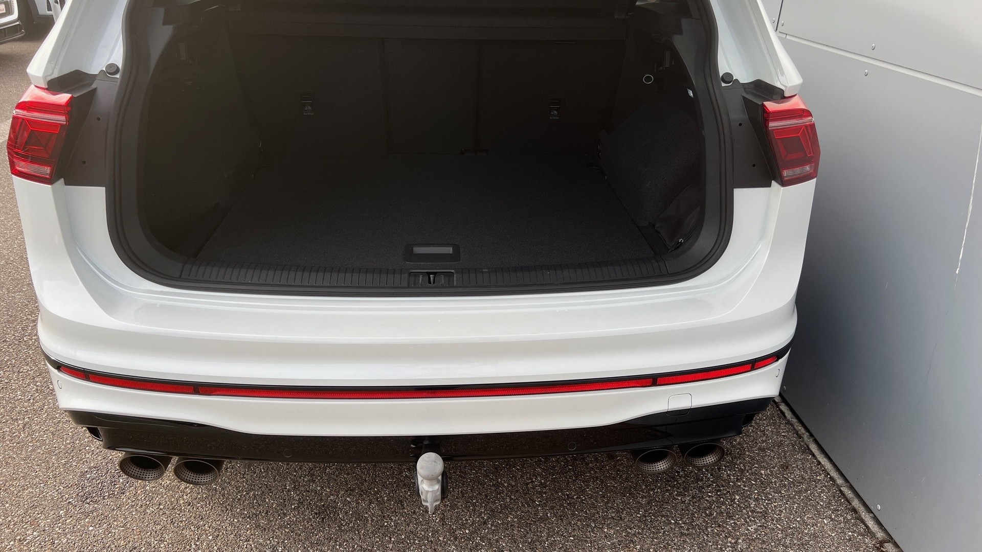 VW Tiguan 2.0TSI R 4Motion DSG-image-5