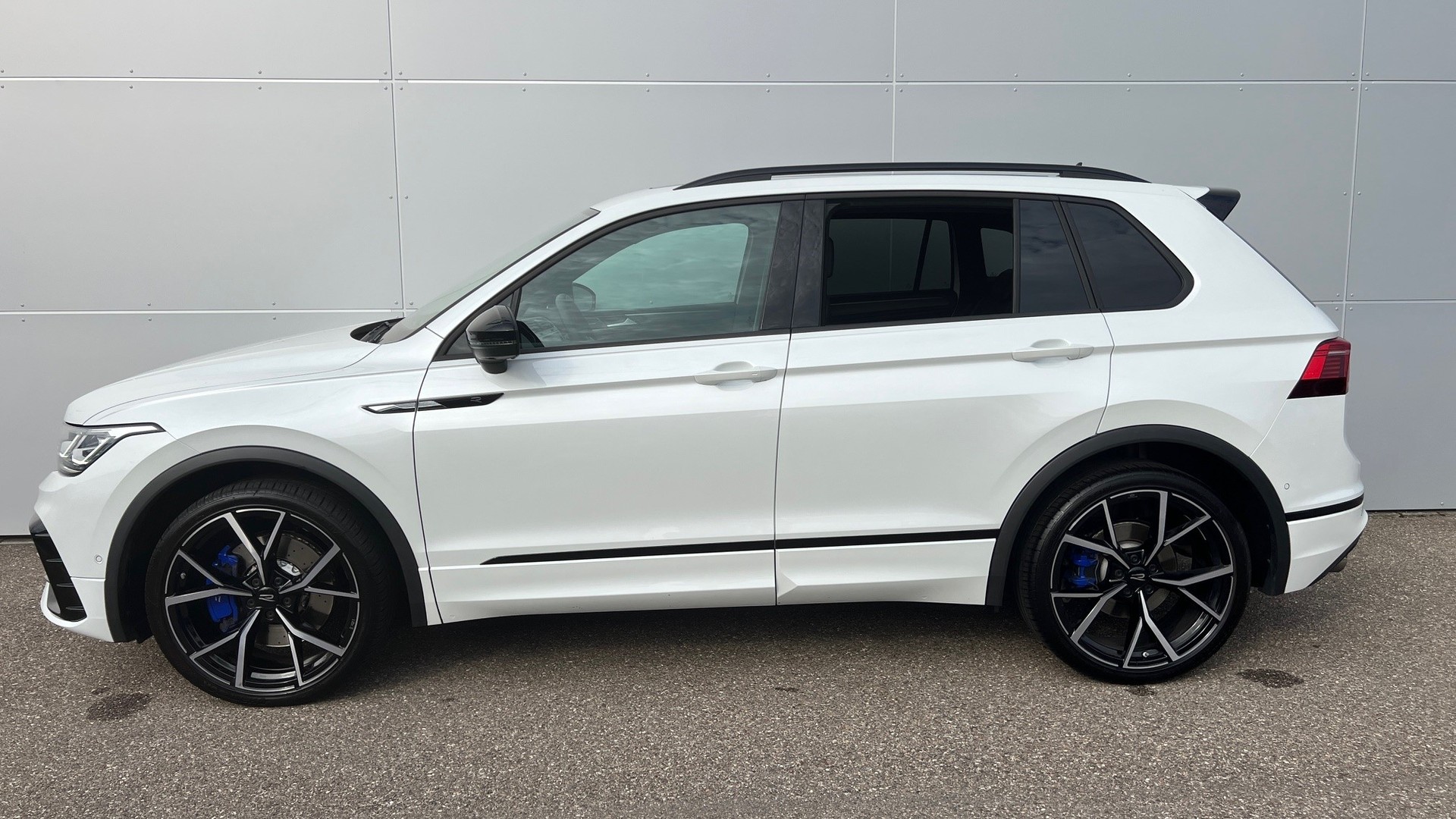 VW Tiguan 2.0TSI R 4Motion DSG-image-1