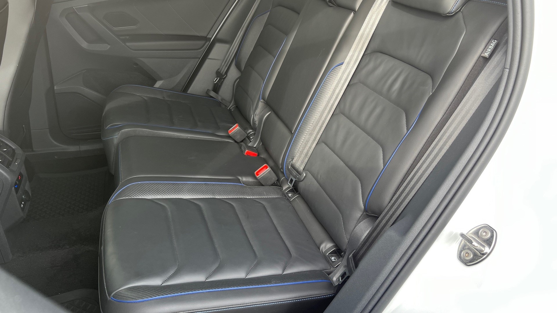 VW Tiguan 2.0TSI R 4Motion DSG-image-8