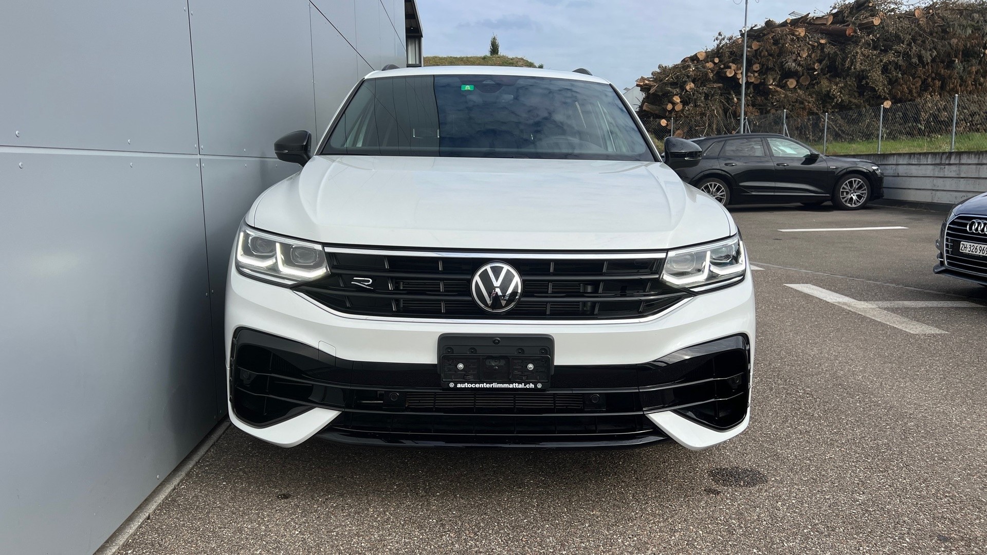 VW Tiguan 2.0TSI R 4Motion DSG-image-2