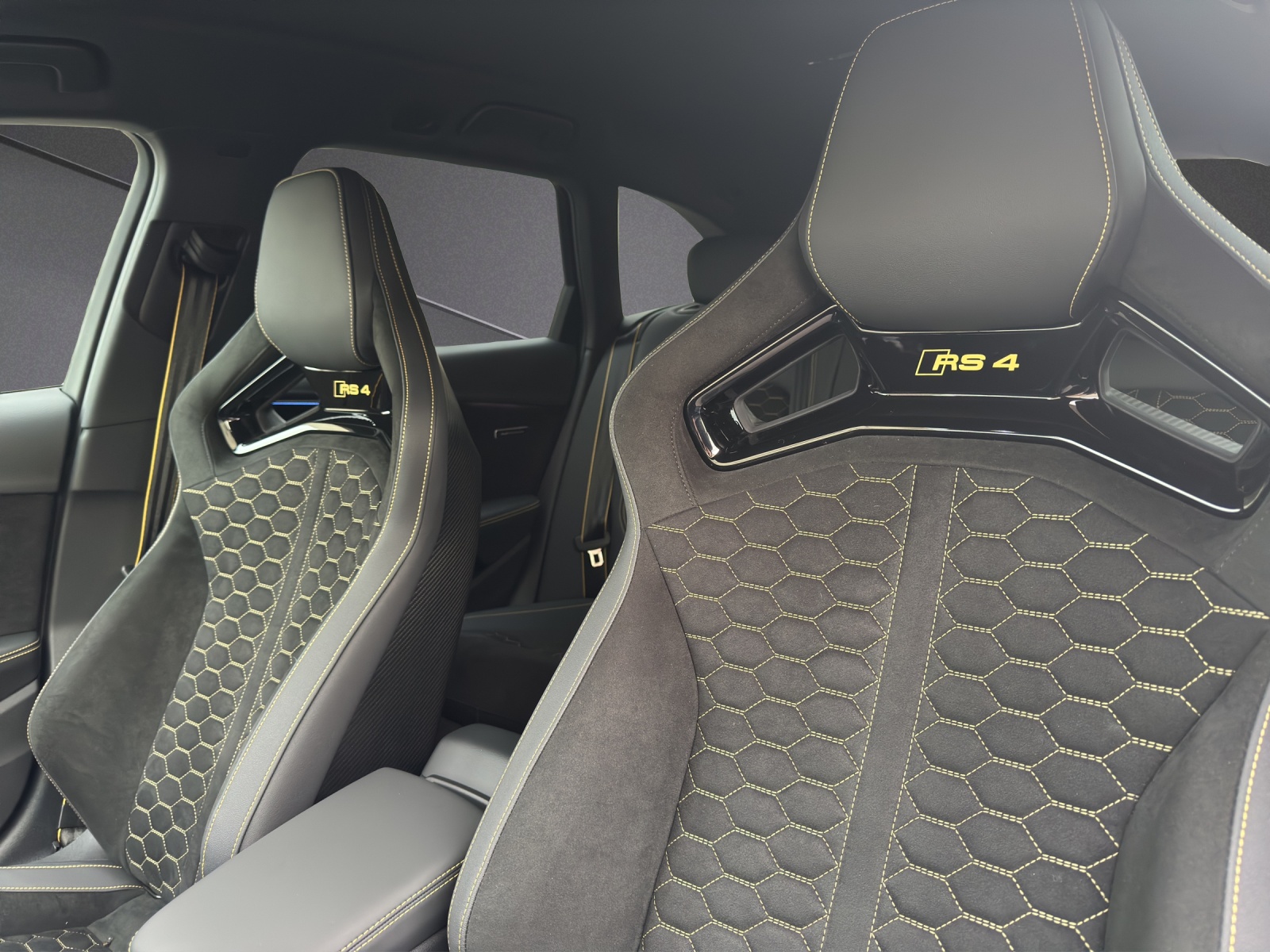AUDI RS4 Avant 25 year edition quattro tiptronic-image-8