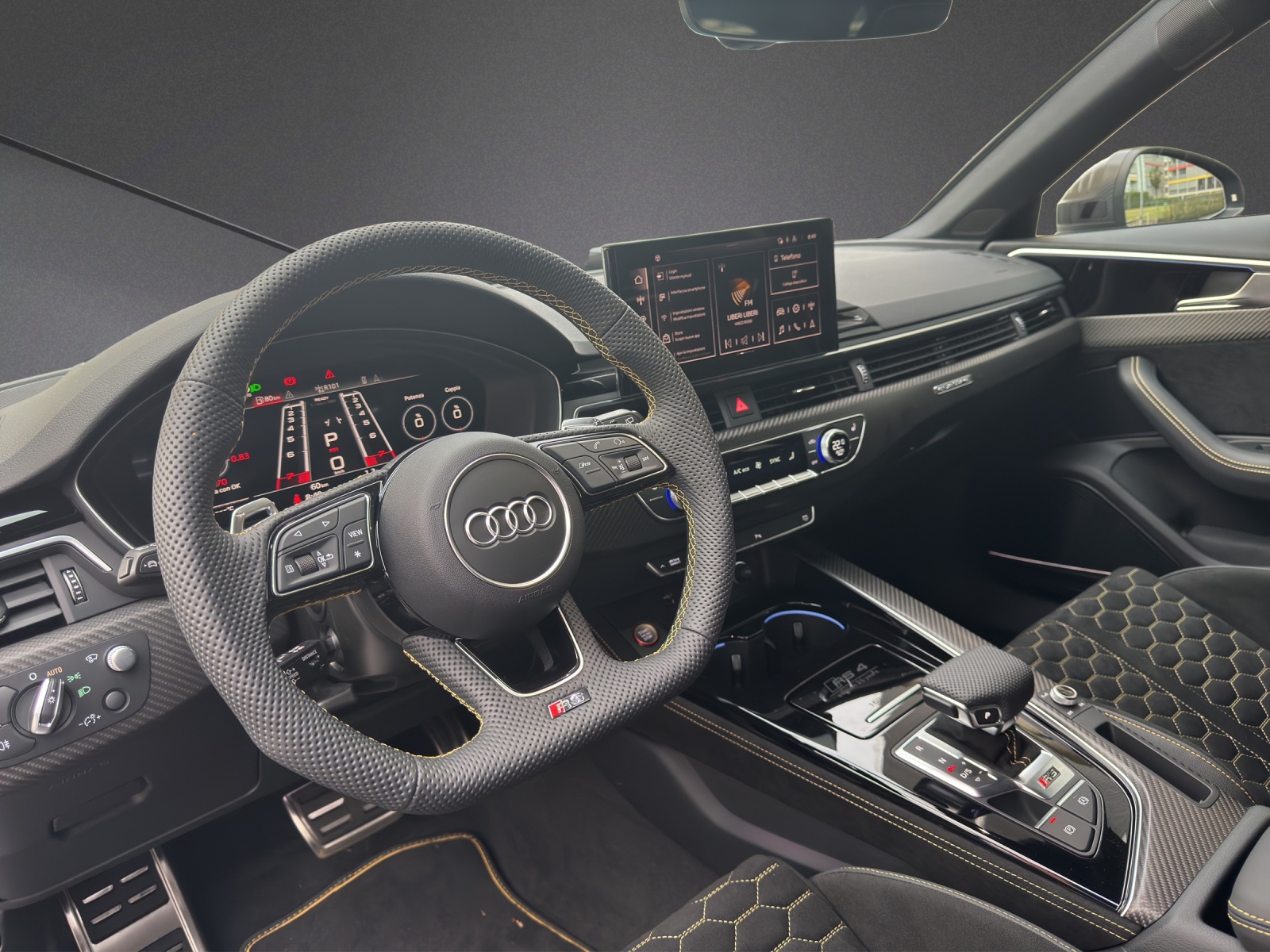 AUDI RS4 Avant 25 year edition quattro tiptronic-image-7