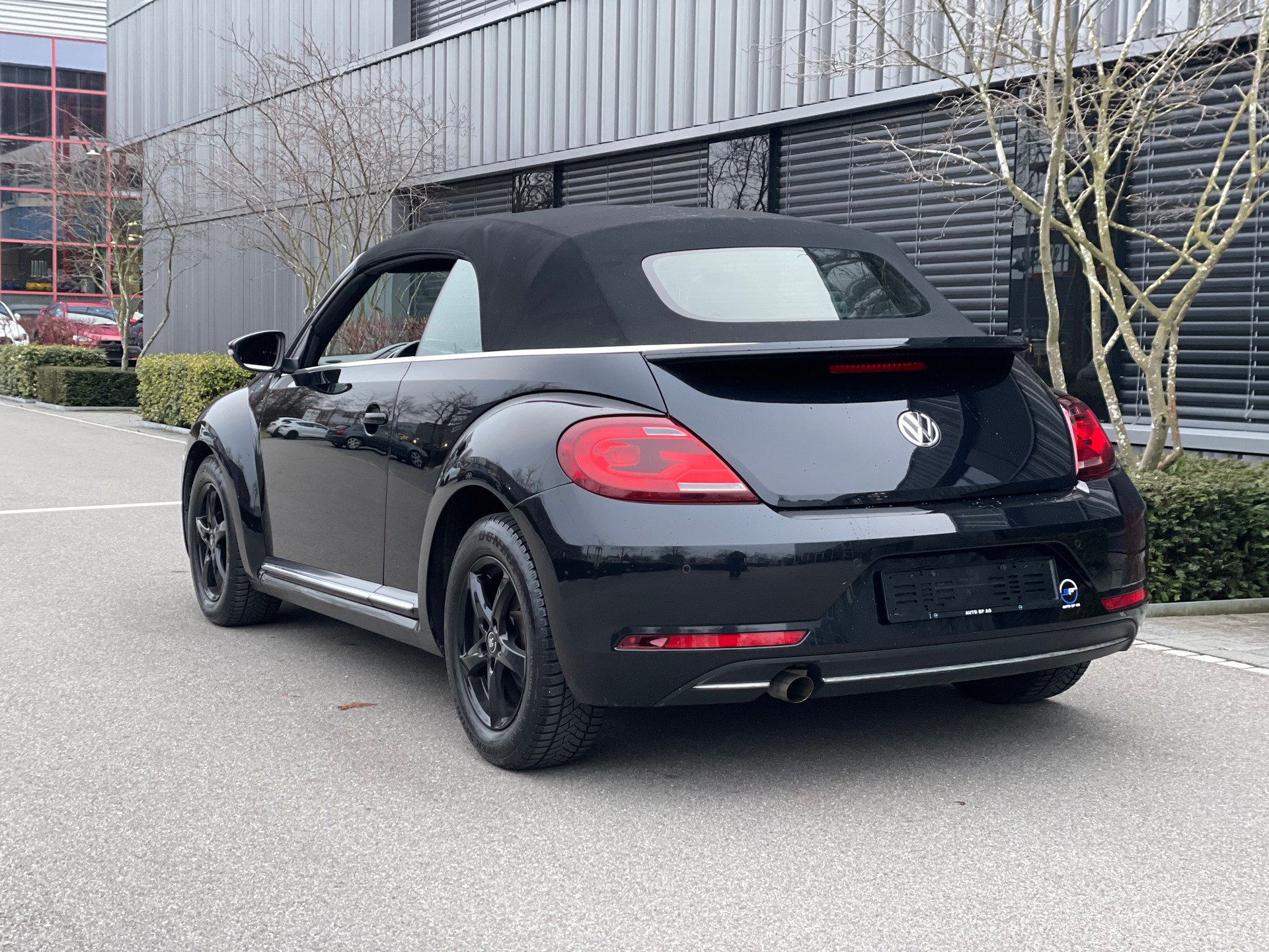 VW New Beetle Cabriolet 1.2 TSI BMT Design DSG-image-6