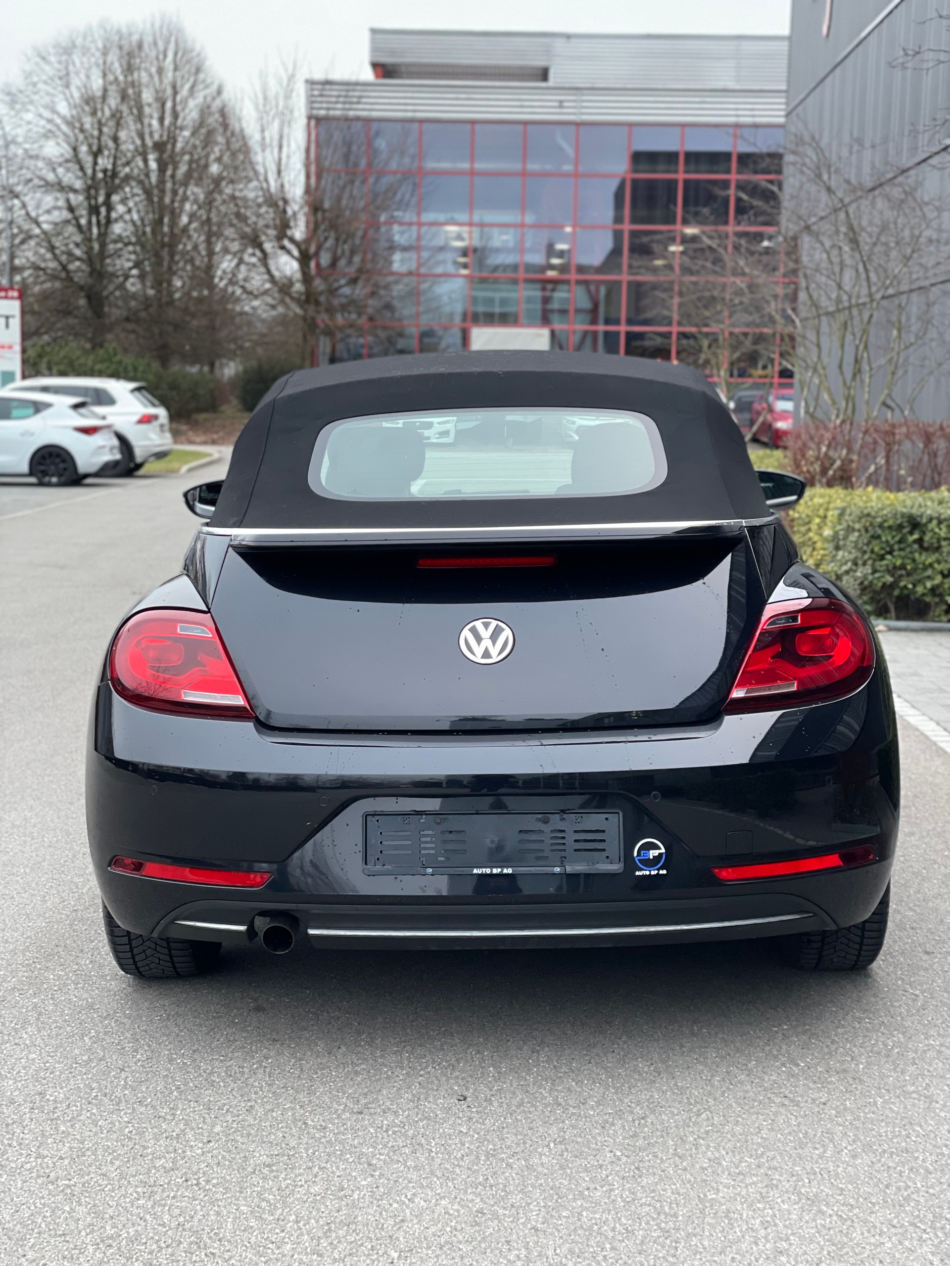VW New Beetle Cabriolet 1.2 TSI BMT Design DSG-image-5