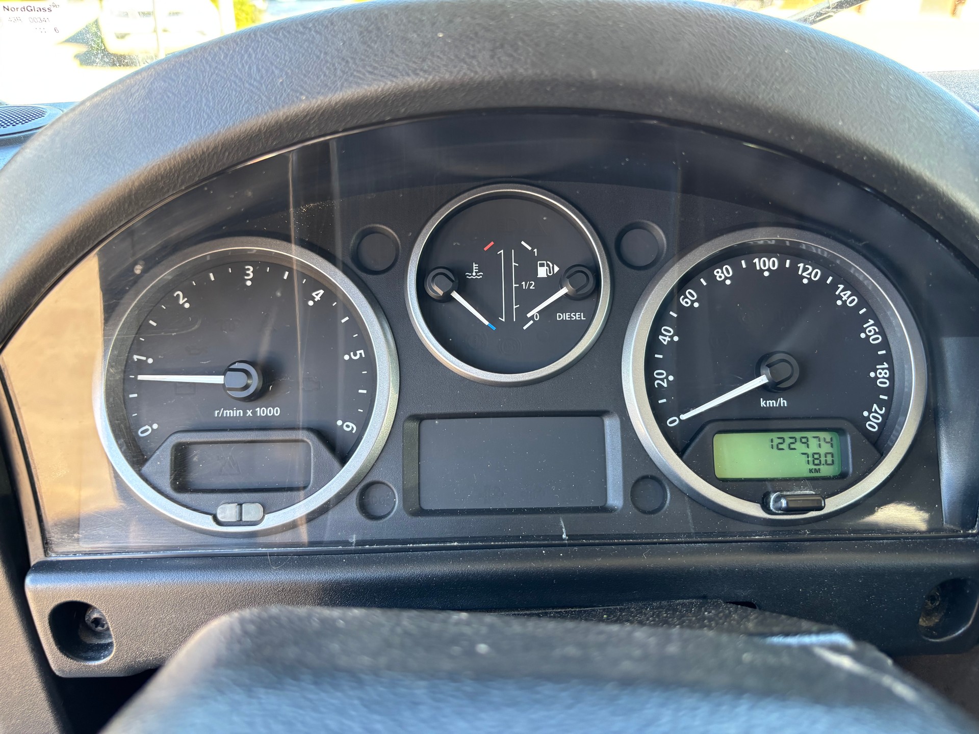 LAND ROVER Defender 90 2.2 TD4 Station Wagon-image-8
