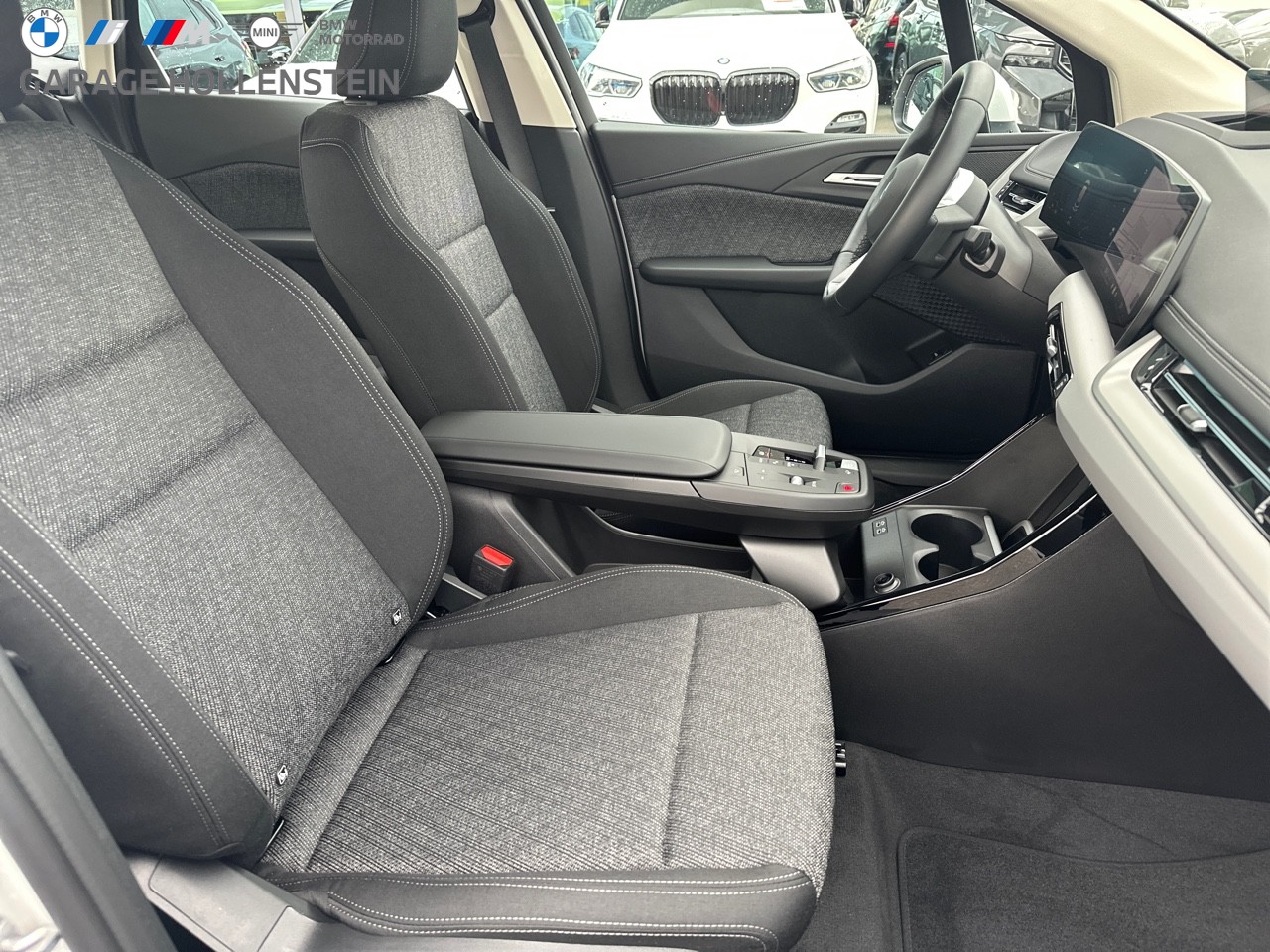BMW 220i Active Tourer-image-15