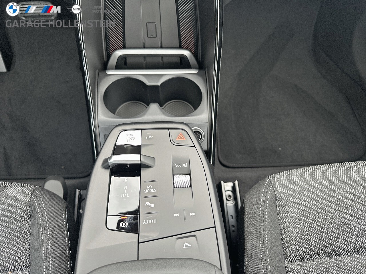 BMW 220i Active Tourer-image-9