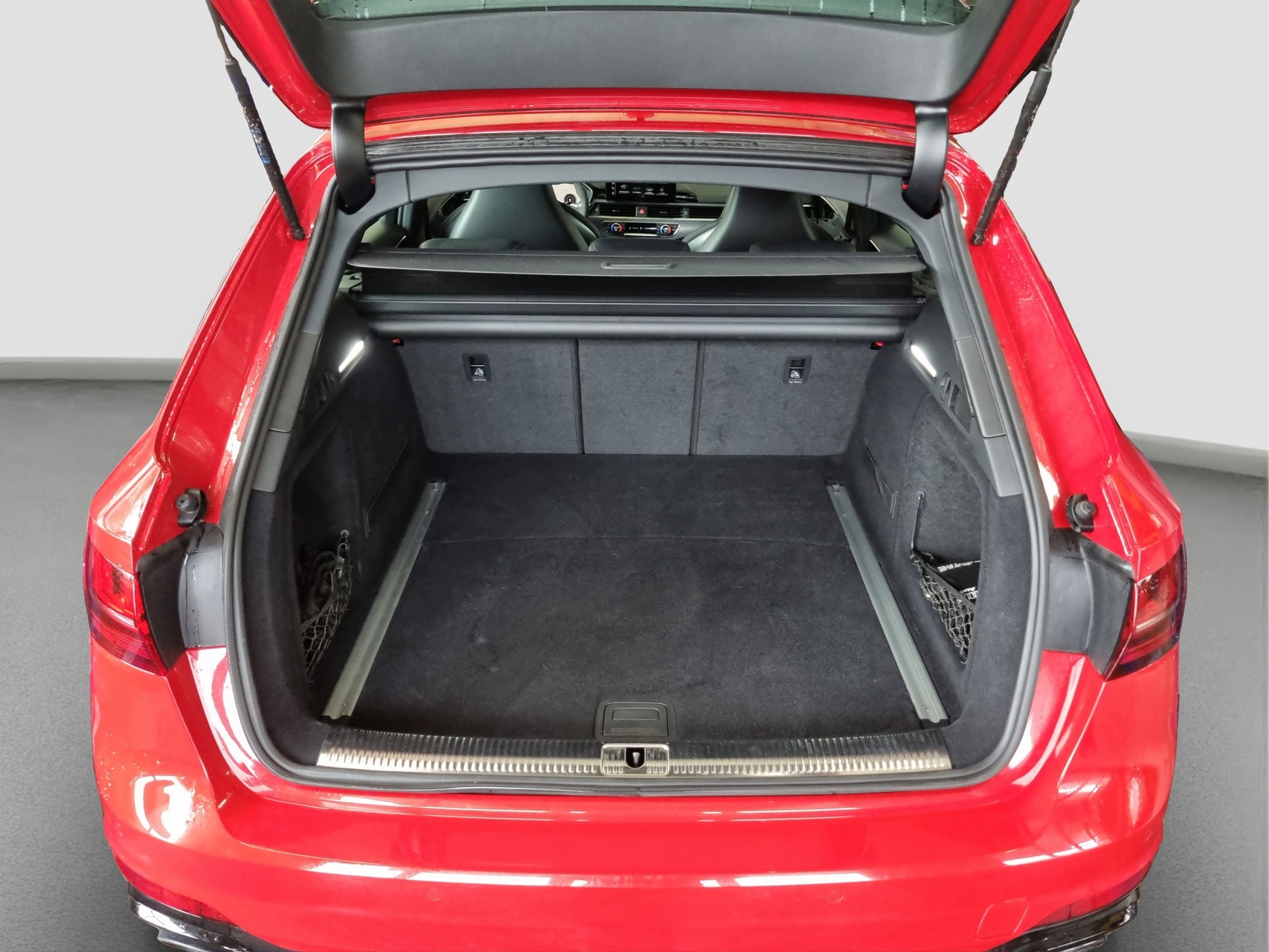 AUDI RS4 Avant quattro tiptronic-image-8