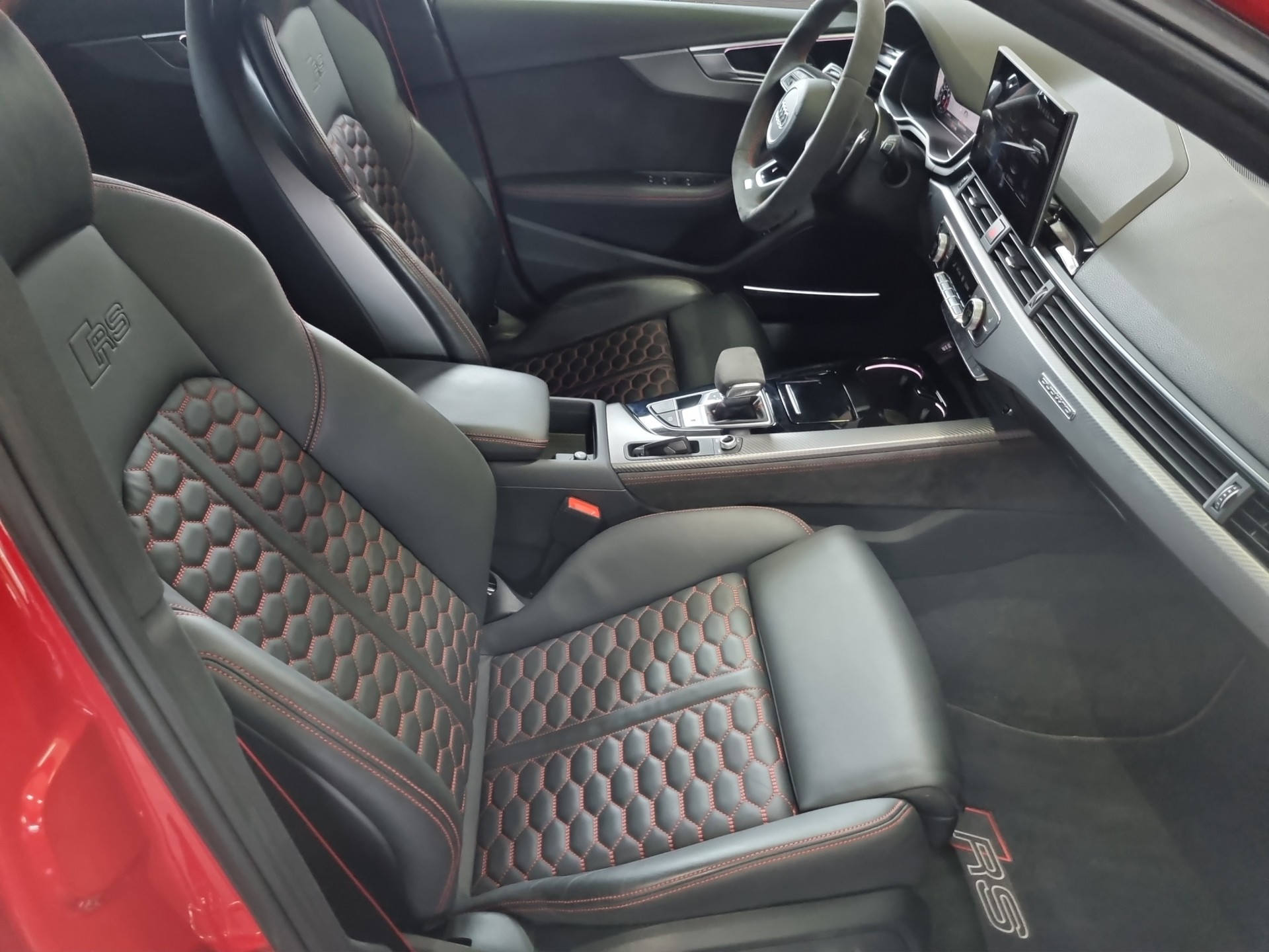AUDI RS4 Avant quattro tiptronic-image-13