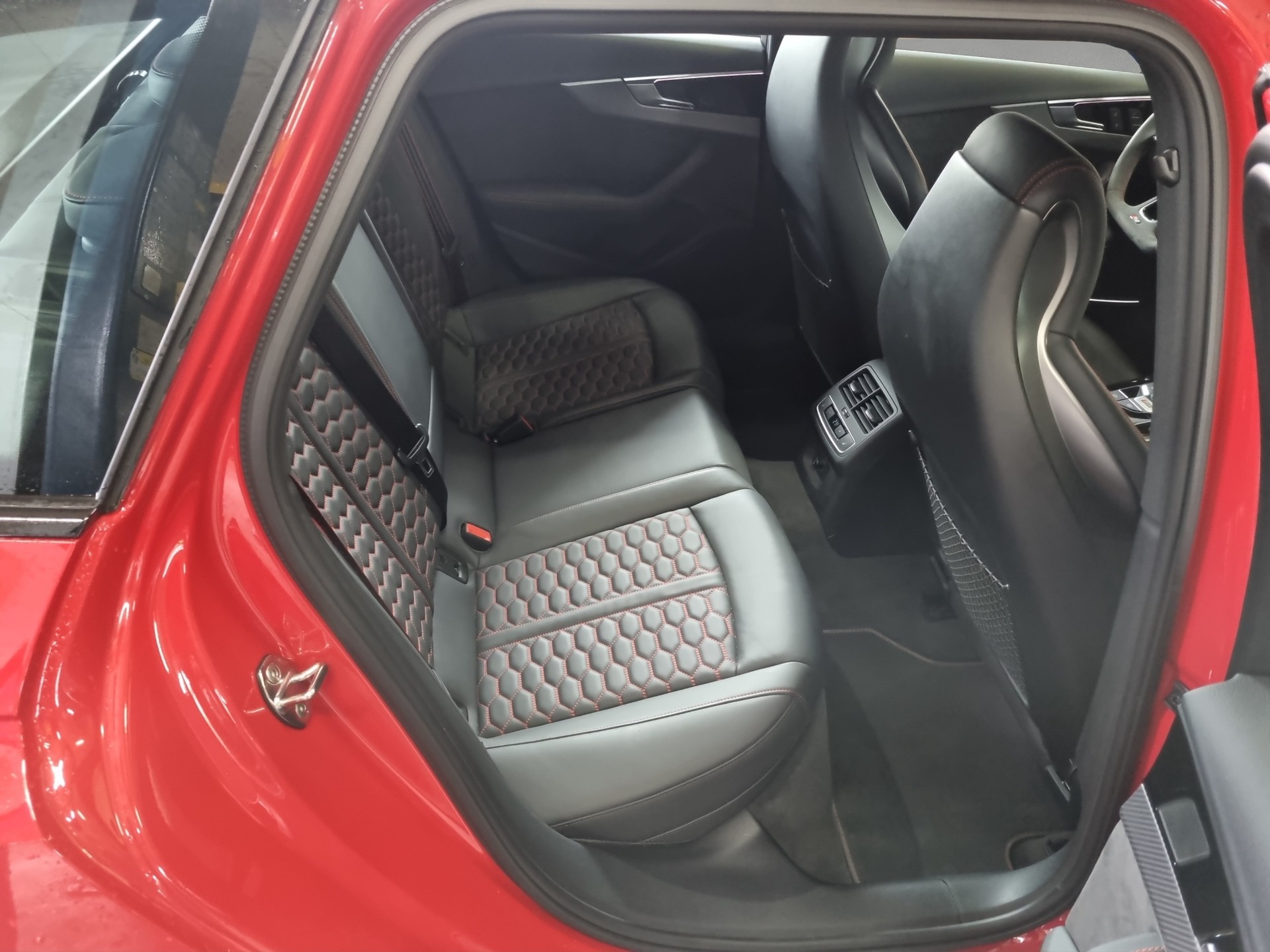 AUDI RS4 Avant quattro tiptronic-image-14