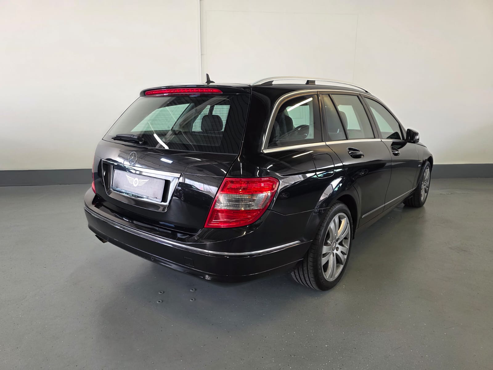 MERCEDES-BENZ C 180 CGI BlueEfficiency Avantgarde-image-10