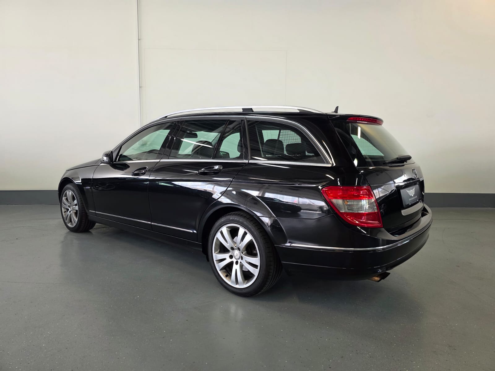 MERCEDES-BENZ C 180 CGI BlueEfficiency Avantgarde-image-13