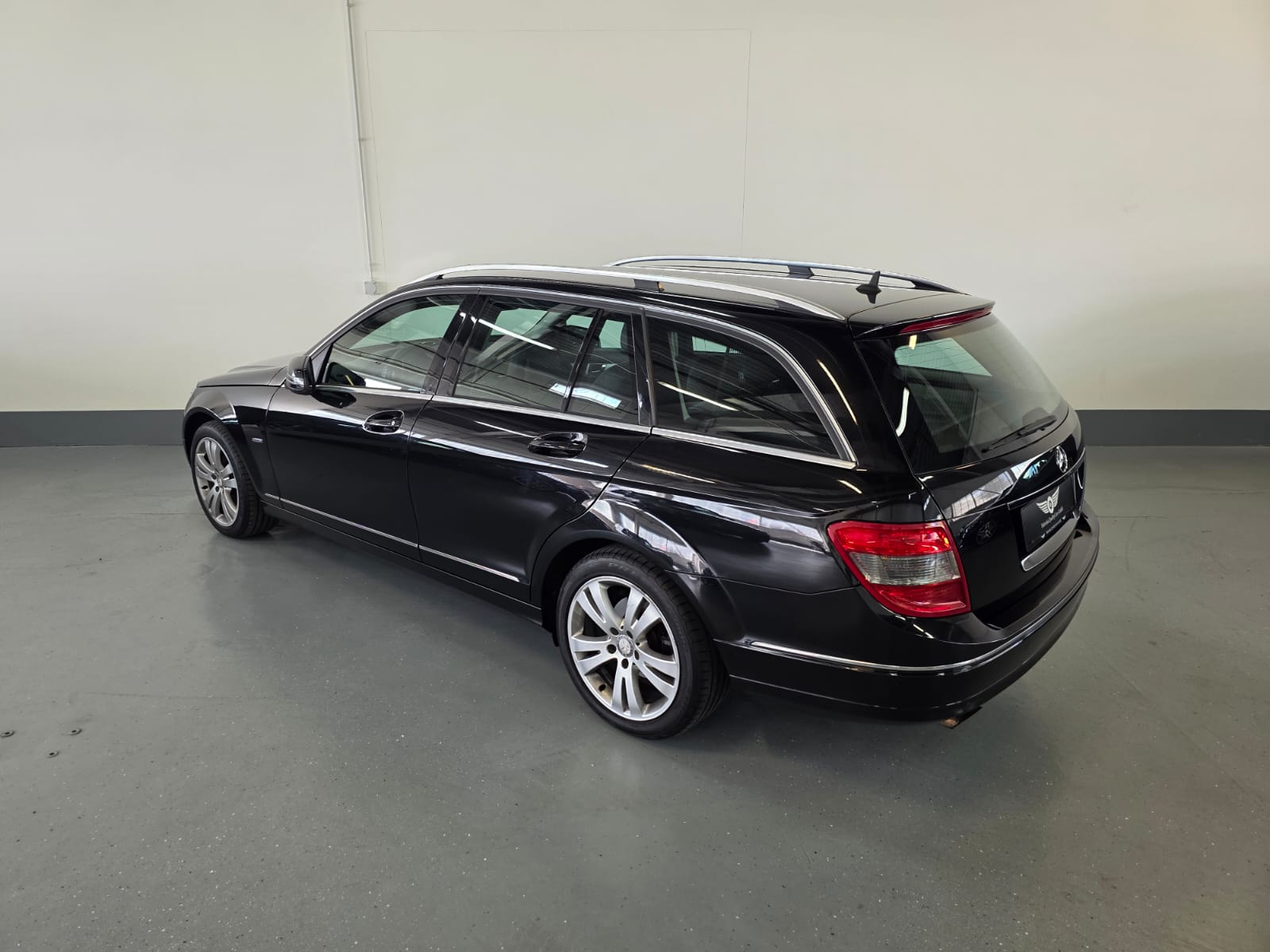 MERCEDES-BENZ C 180 CGI BlueEfficiency Avantgarde-image-12